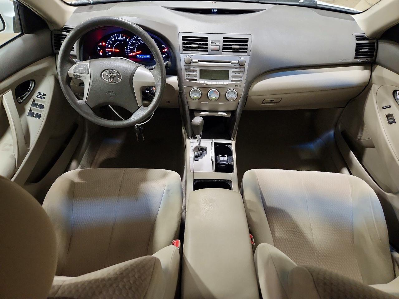 2011 Toyota Camry Le White vin: 4T1BF3EK0BU666513