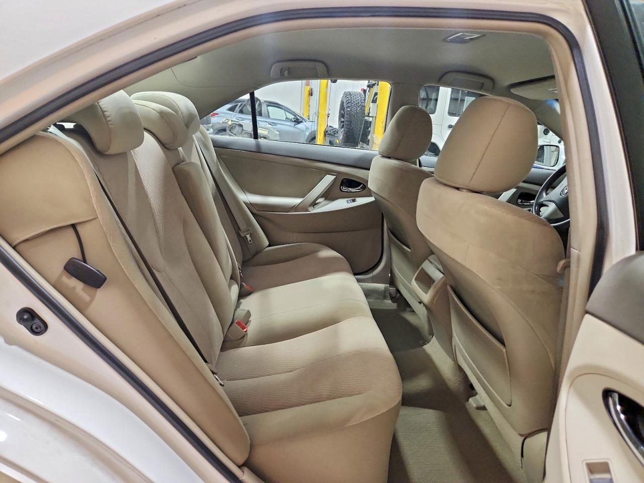 2011 Toyota Camry Le White vin: 4T1BF3EK0BU666513