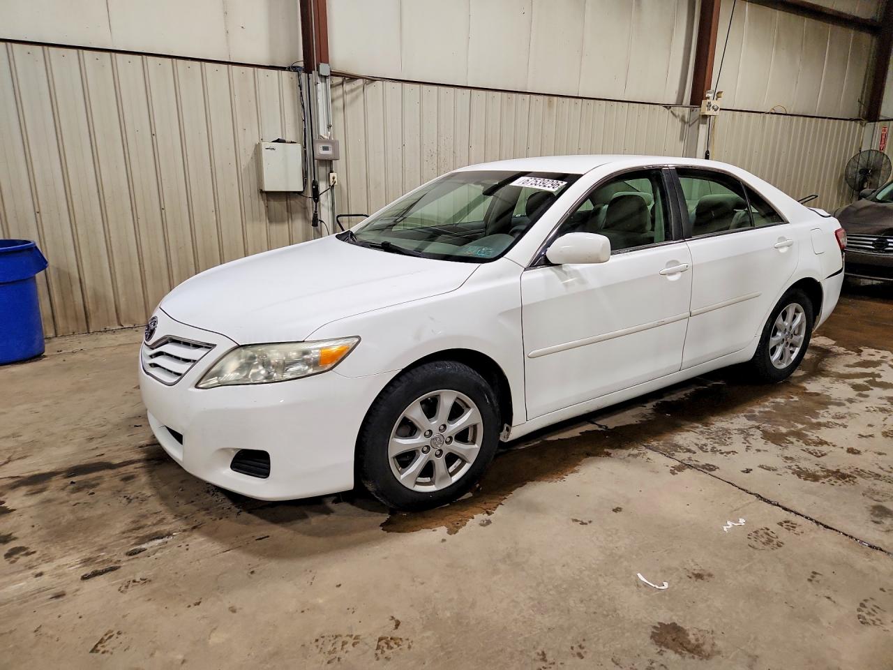 2011 Toyota Camry Le White vin: 4T1BF3EK0BU666513