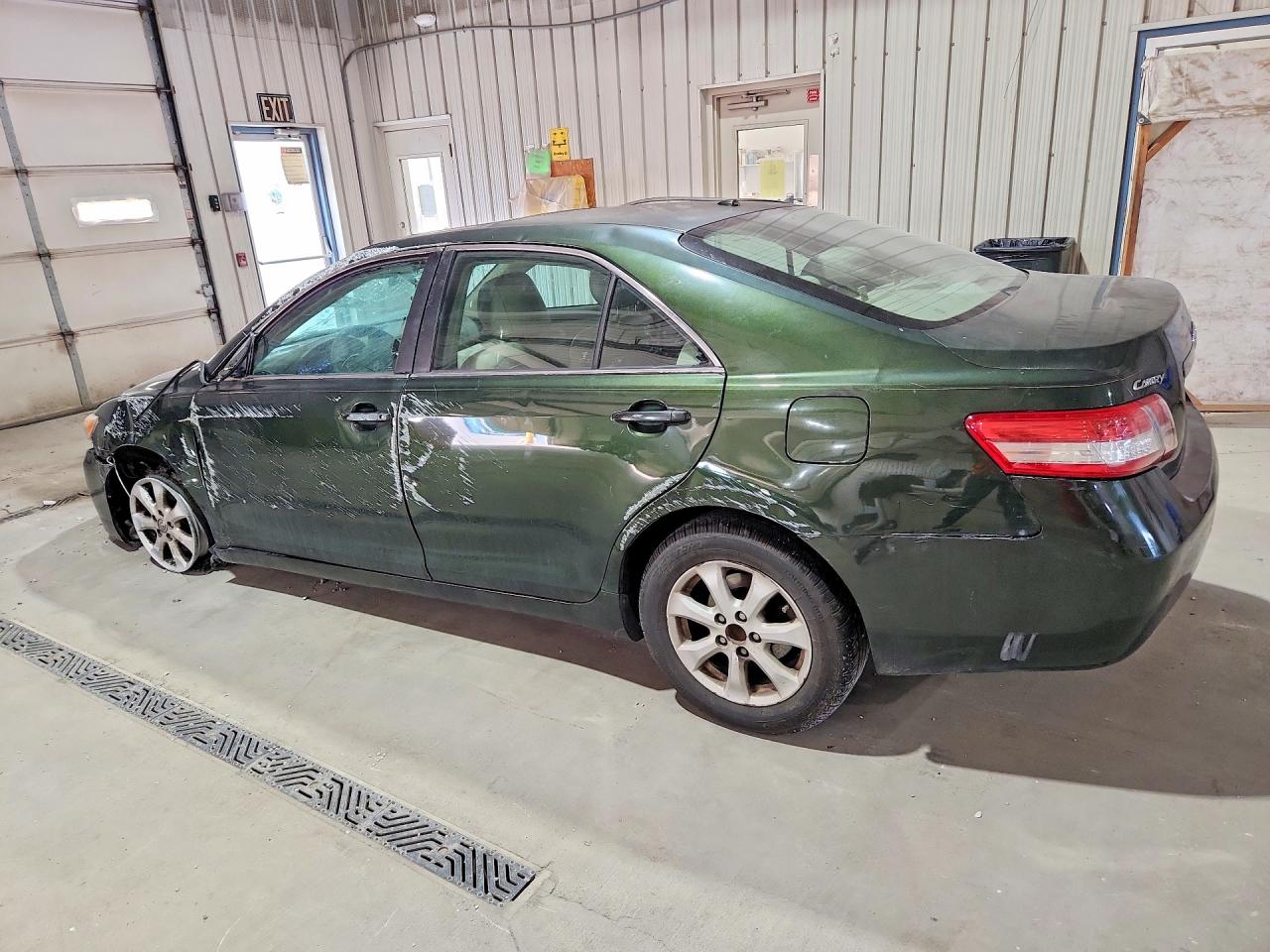 2011 Toyota Camry Le Green vin: 4T1BF3EK0BU672750