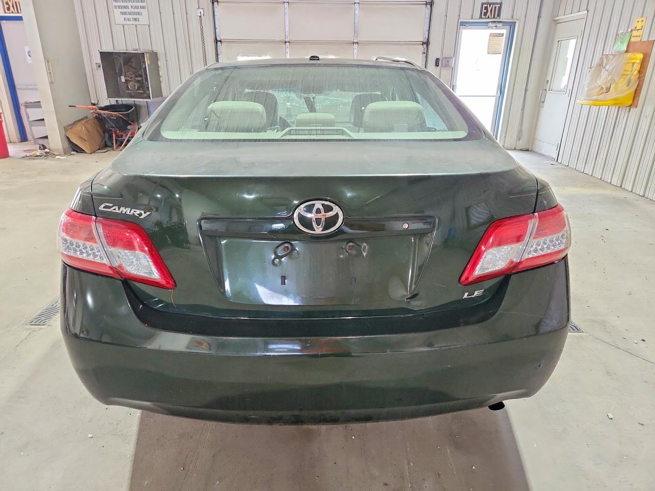 2011 Toyota Camry Le Green vin: 4T1BF3EK0BU672750
