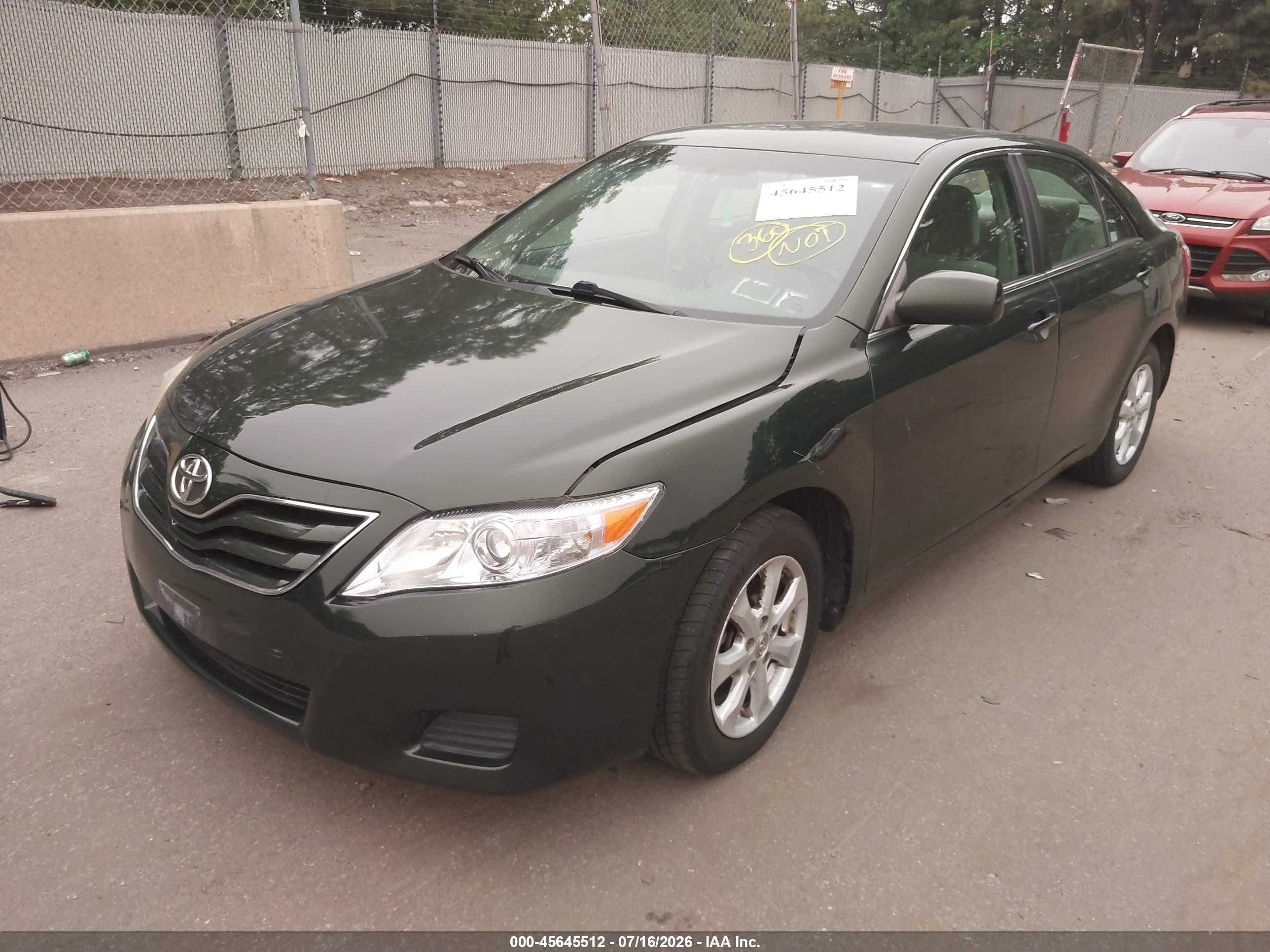 2011 Toyota Camry Le Green vin: 4T1BF3EK0BU680329