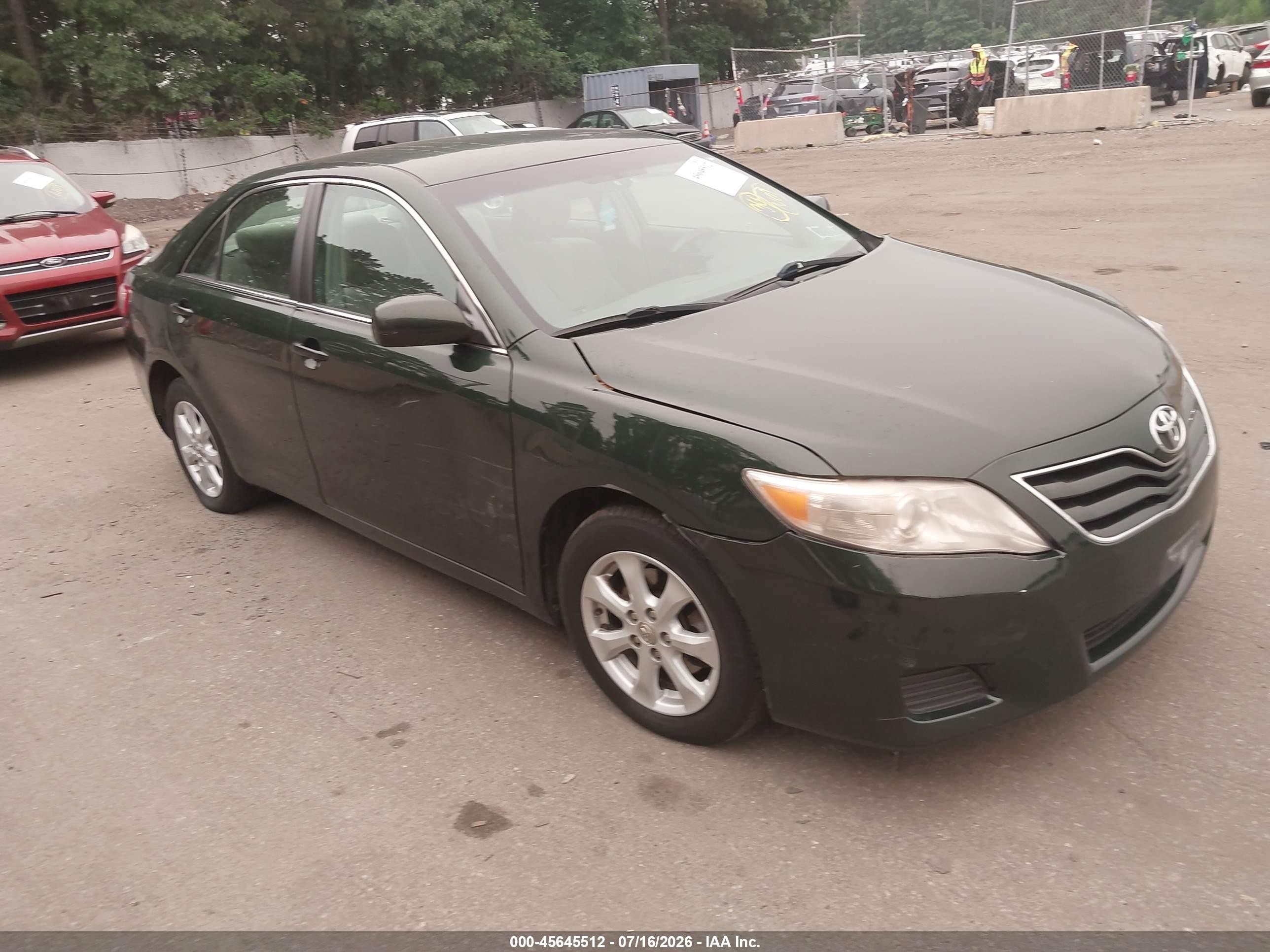 2011 Toyota Camry Le Green vin: 4T1BF3EK0BU680329