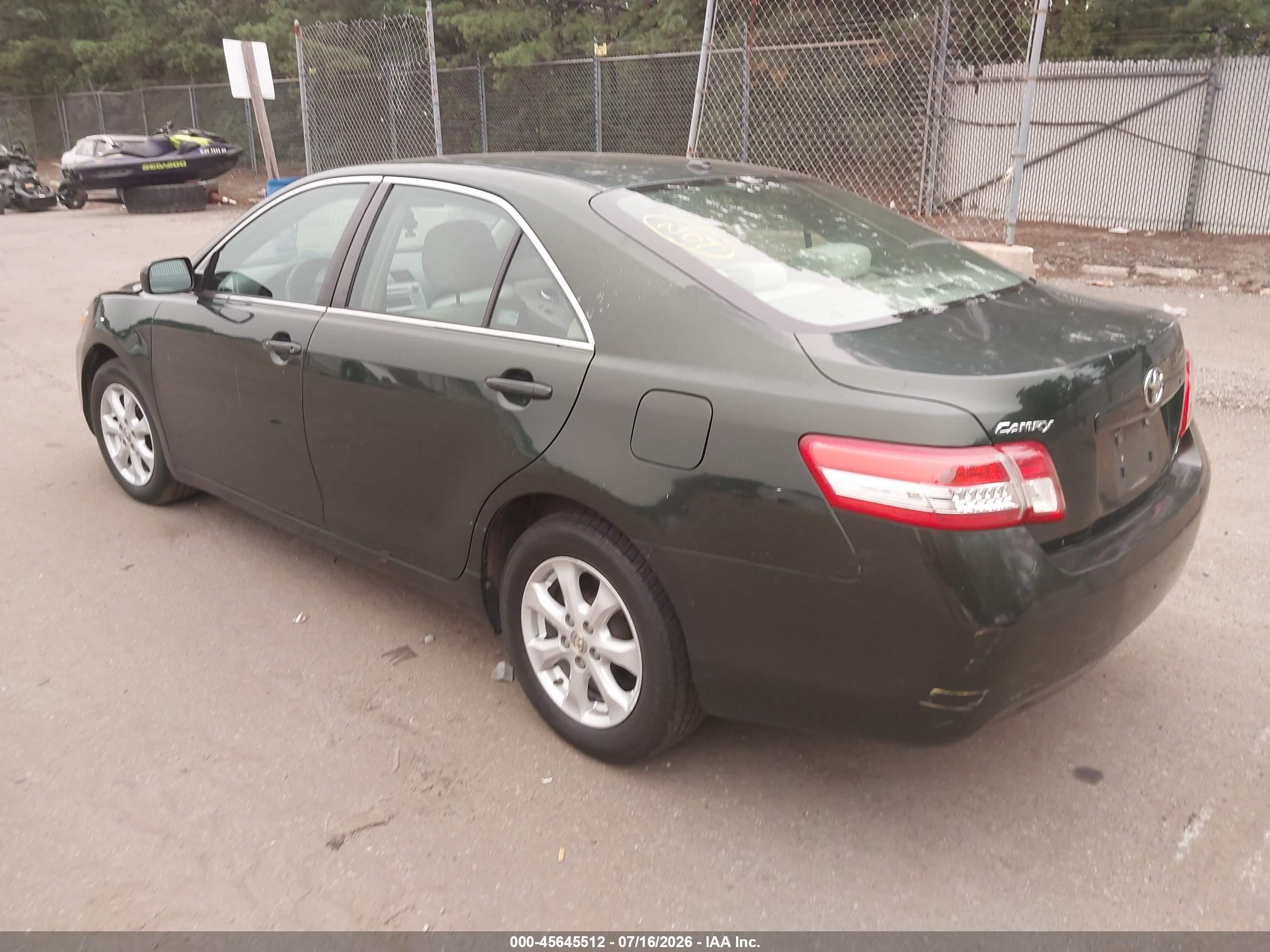 2011 Toyota Camry Le Green vin: 4T1BF3EK0BU680329