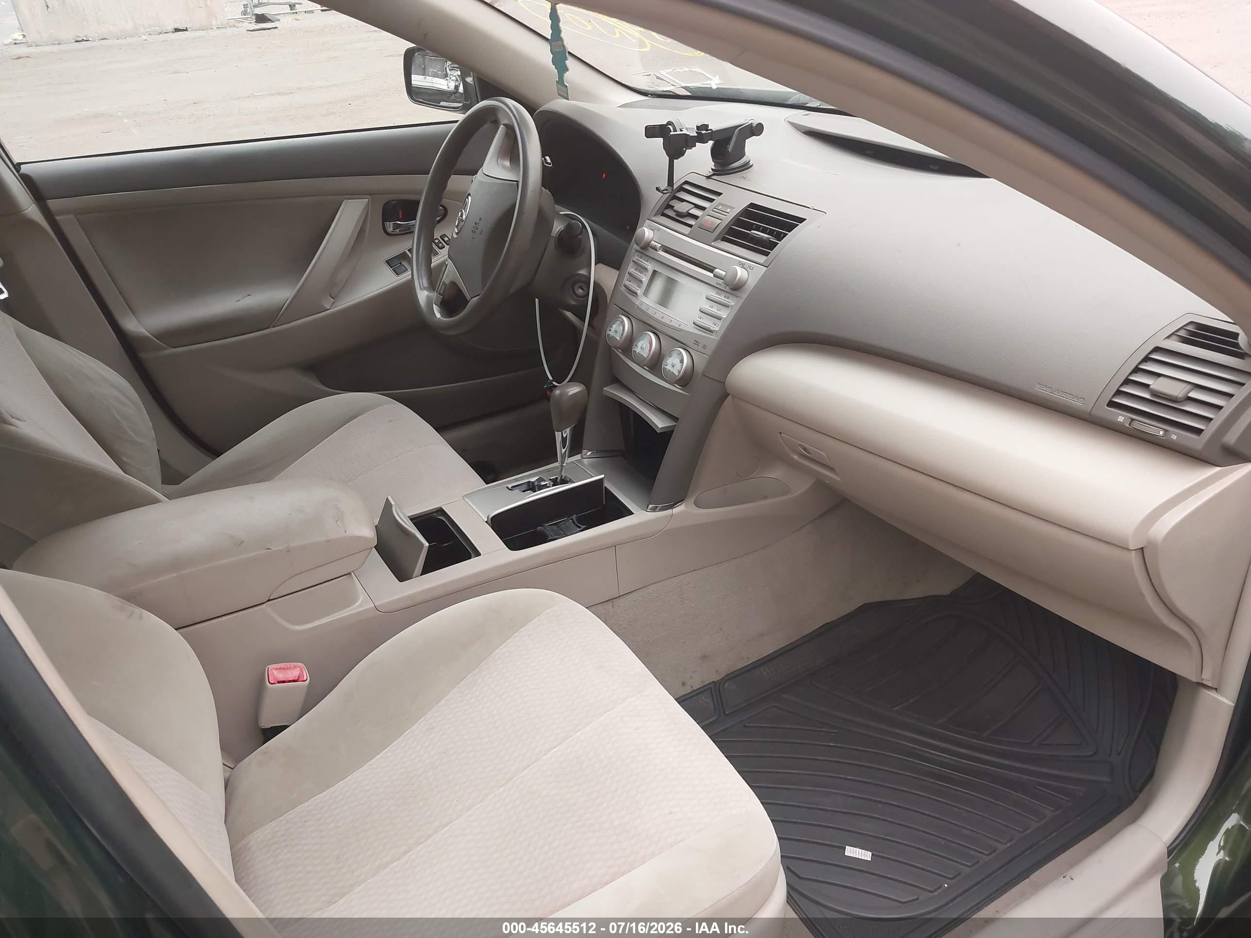 2011 Toyota Camry Le Green vin: 4T1BF3EK0BU680329