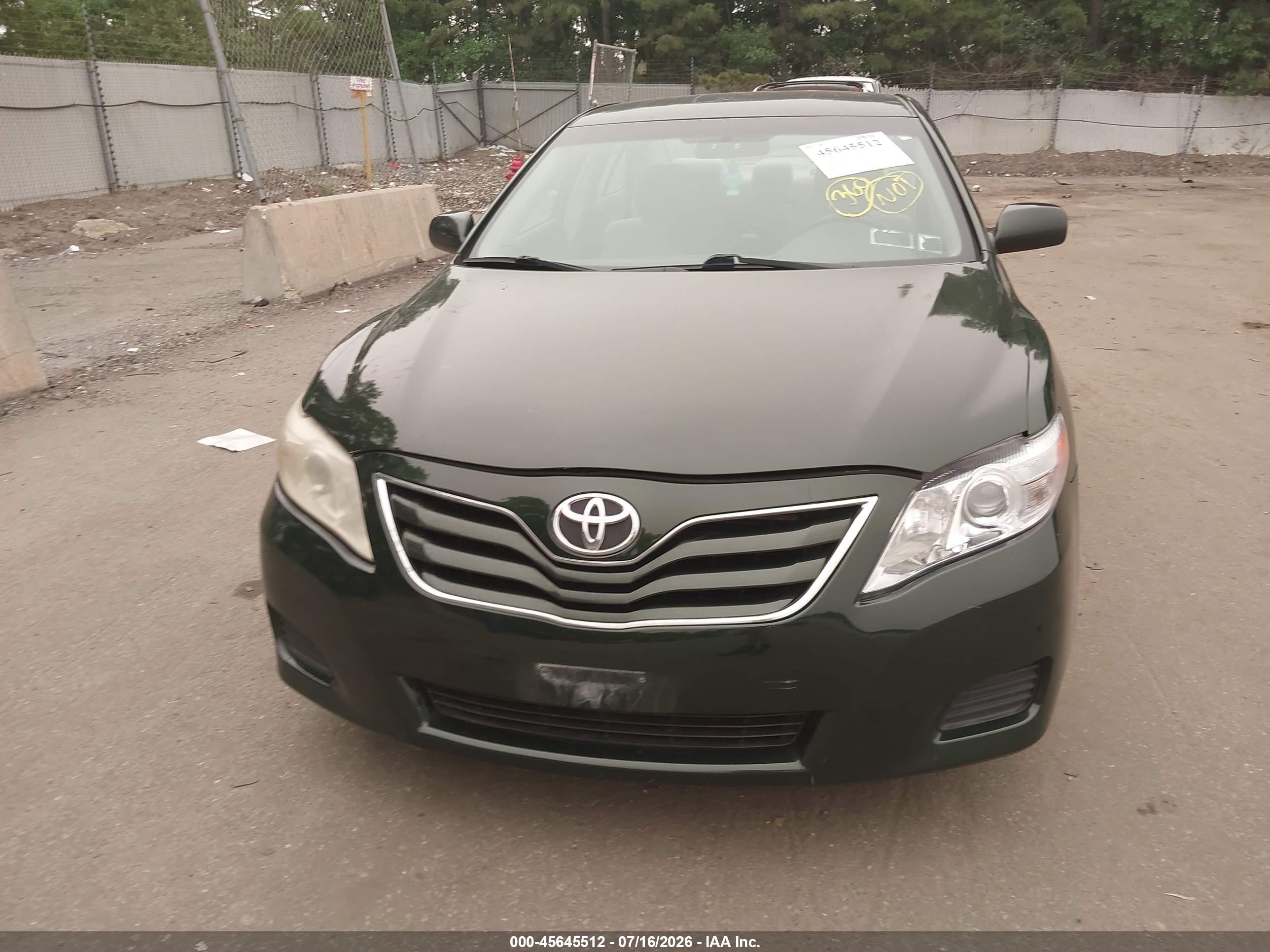 2011 Toyota Camry Le Green vin: 4T1BF3EK0BU680329