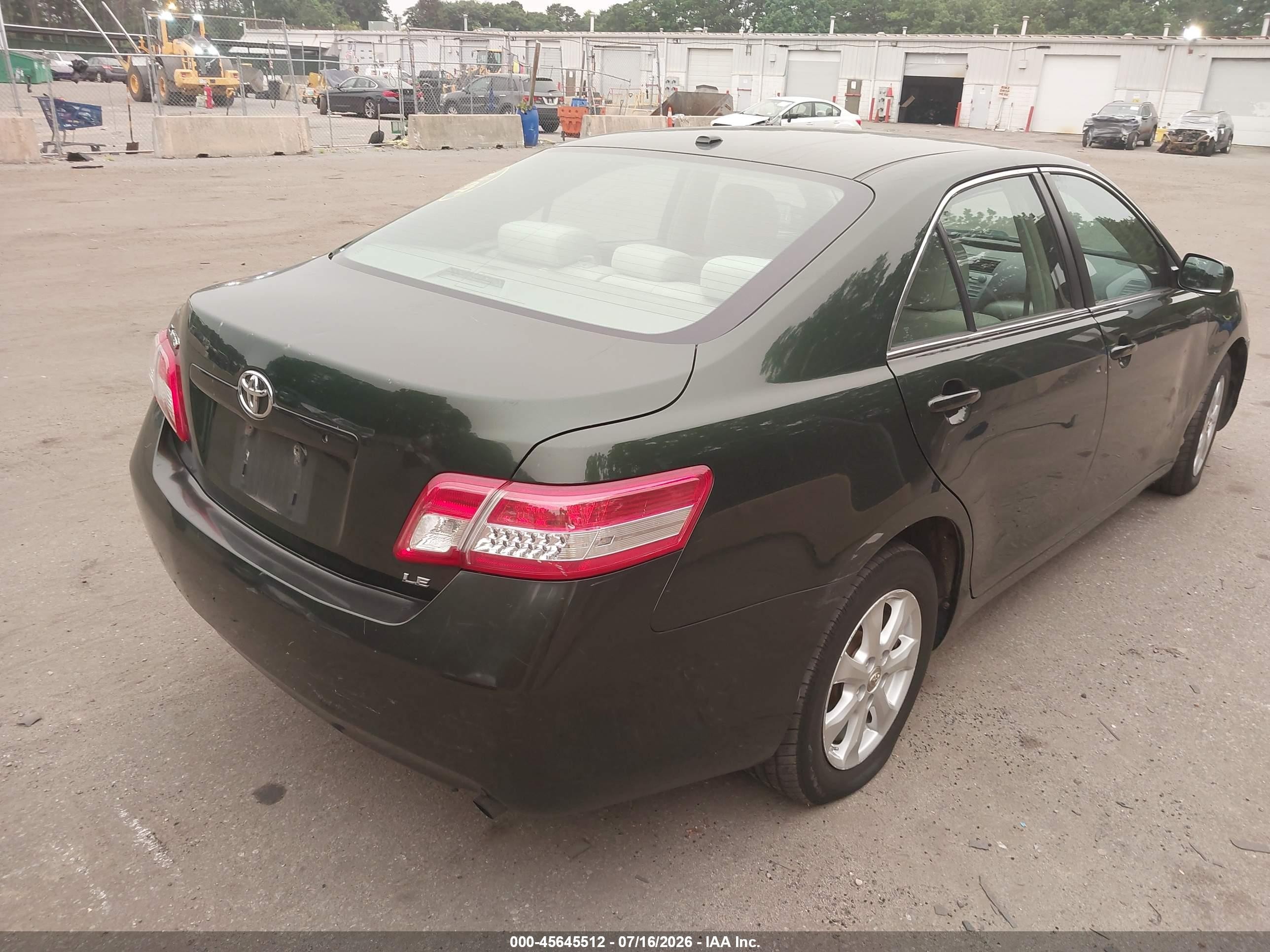 2011 Toyota Camry Le Green vin: 4T1BF3EK0BU680329