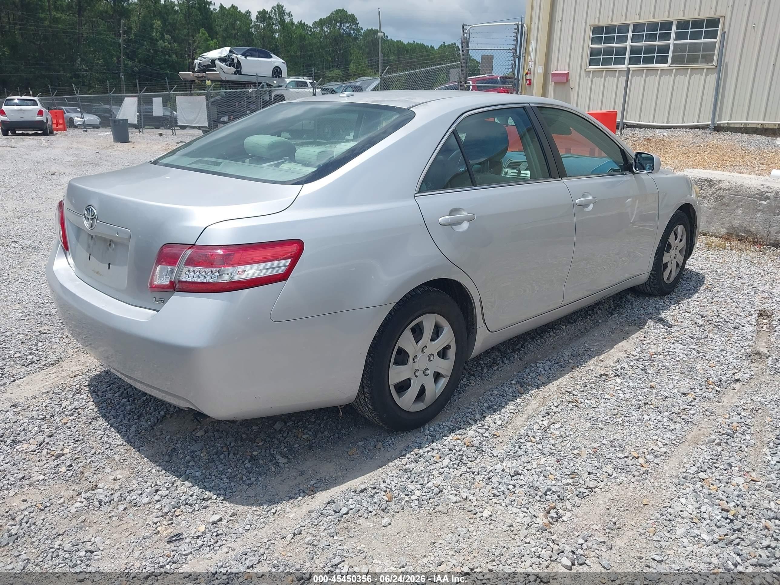2011 Toyota Camry Le Silver vin: 4T1BF3EK0BU684087