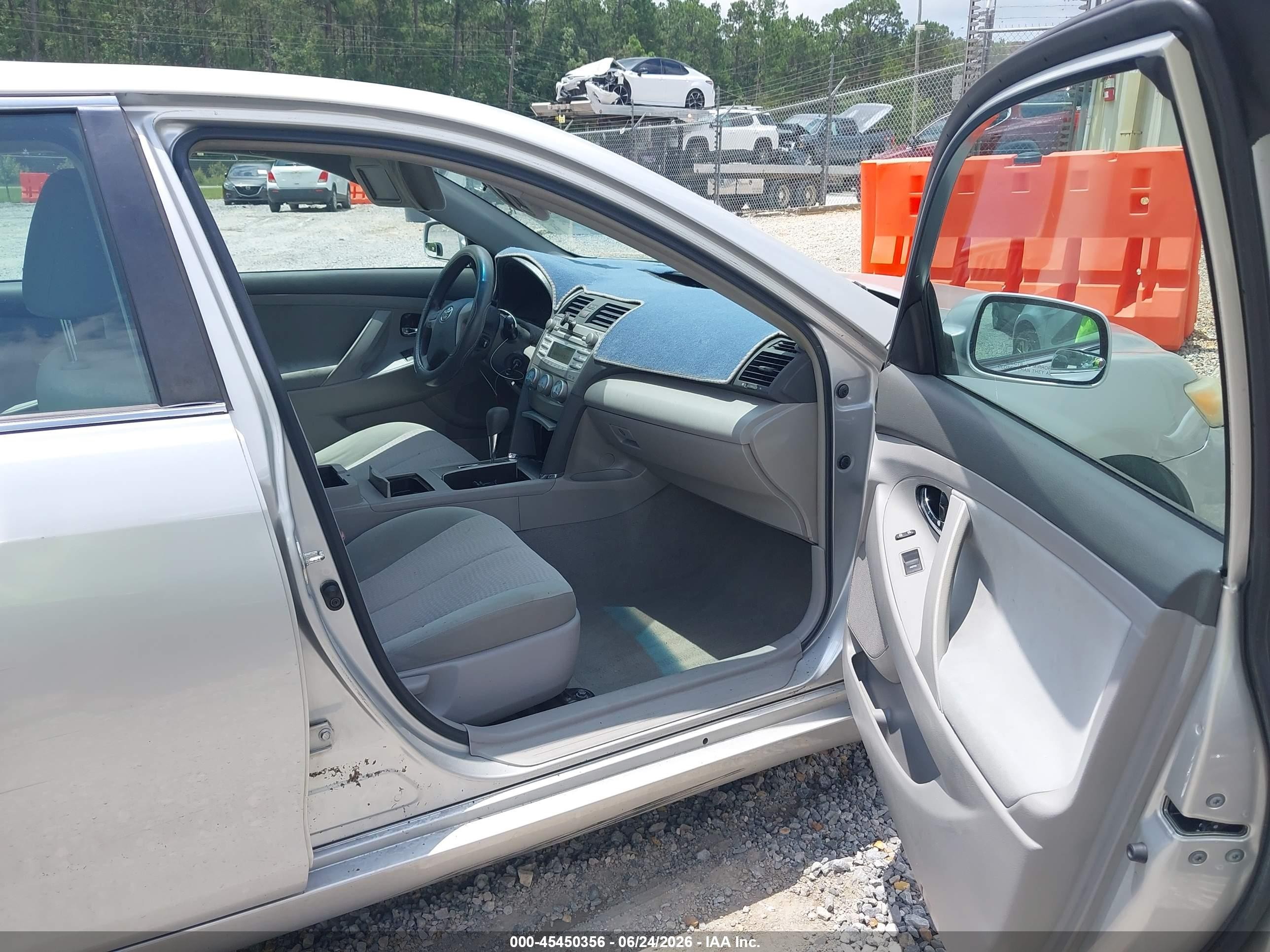 2011 Toyota Camry Le Silver vin: 4T1BF3EK0BU684087