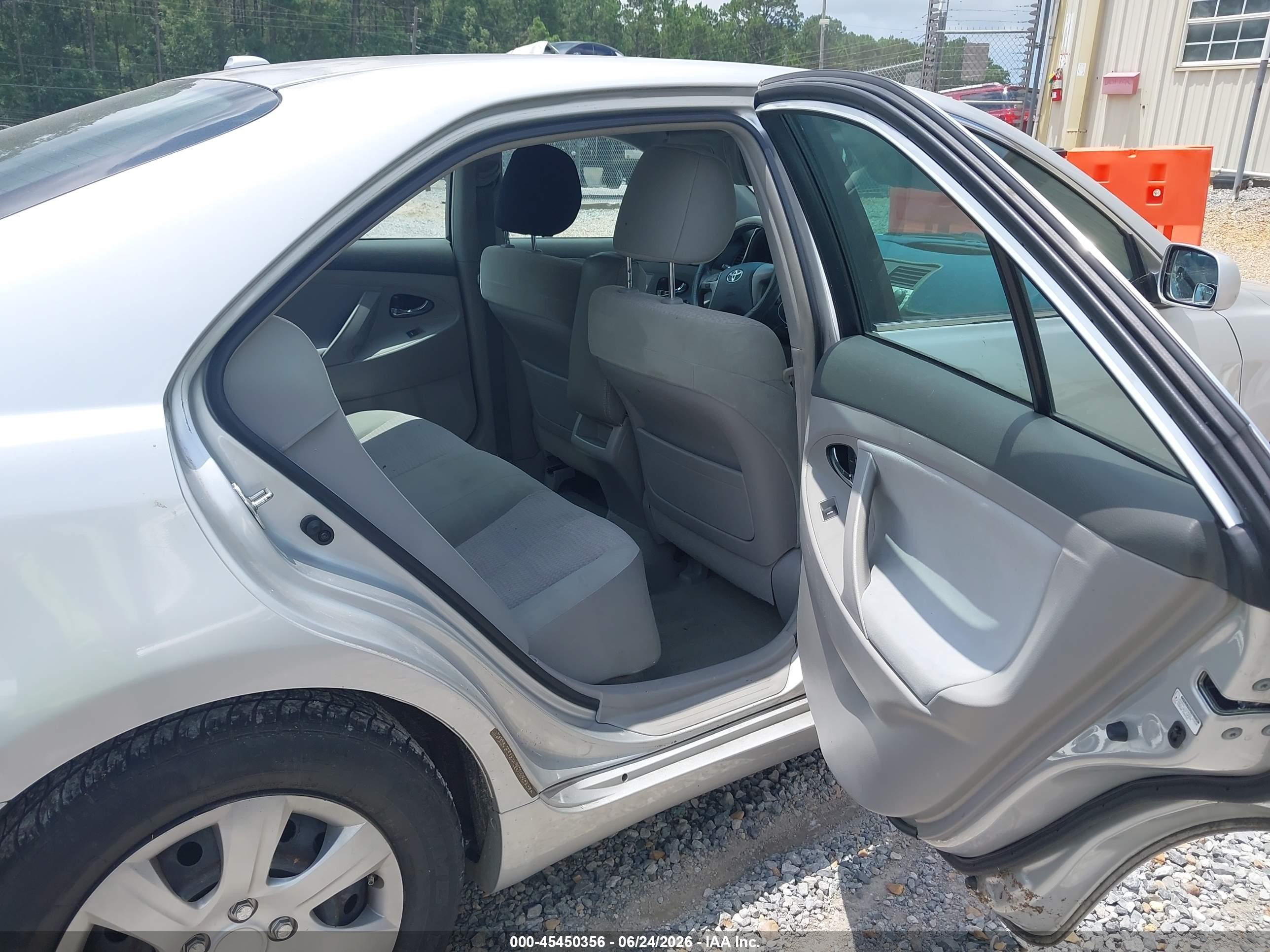 2011 Toyota Camry Le Silver vin: 4T1BF3EK0BU684087