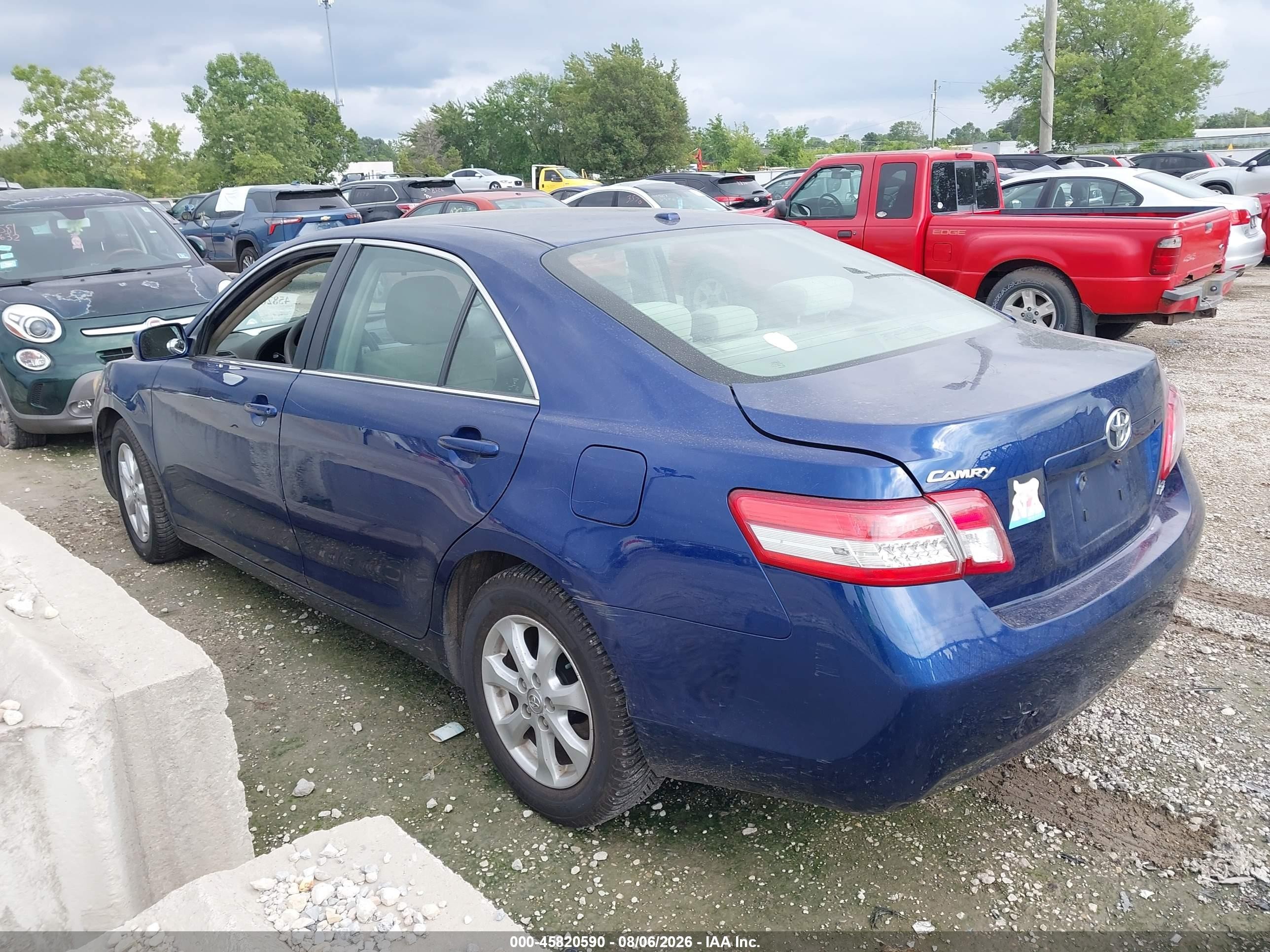 2011 Toyota Camry Le Blue vin: 4T1BF3EK0BU692576