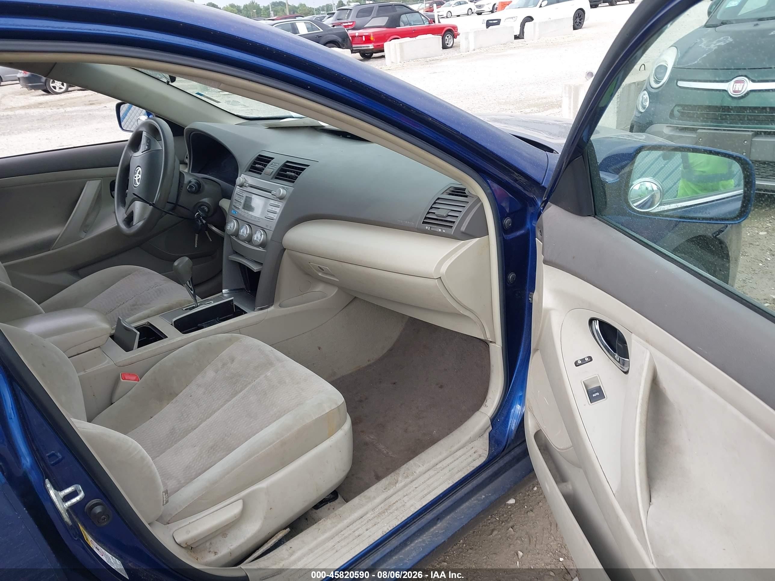 2011 Toyota Camry Le Blue vin: 4T1BF3EK0BU692576
