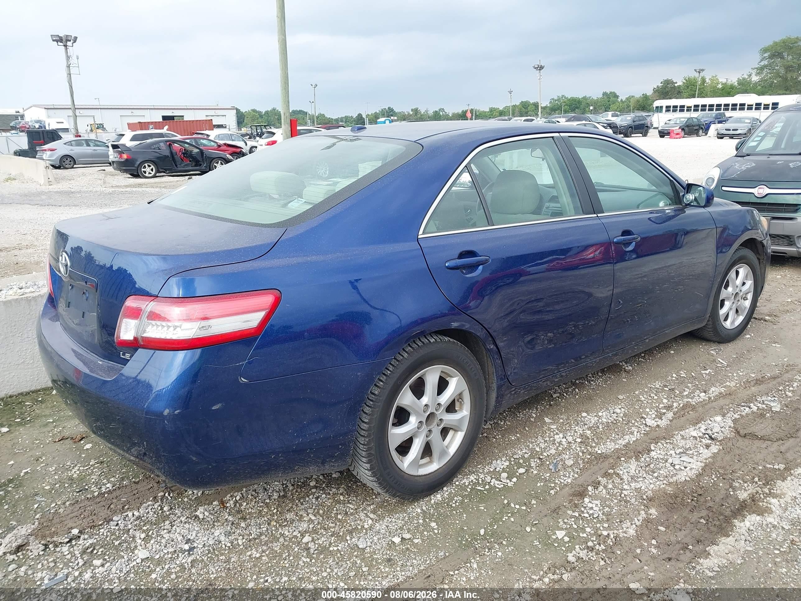 2011 Toyota Camry Le Blue vin: 4T1BF3EK0BU692576