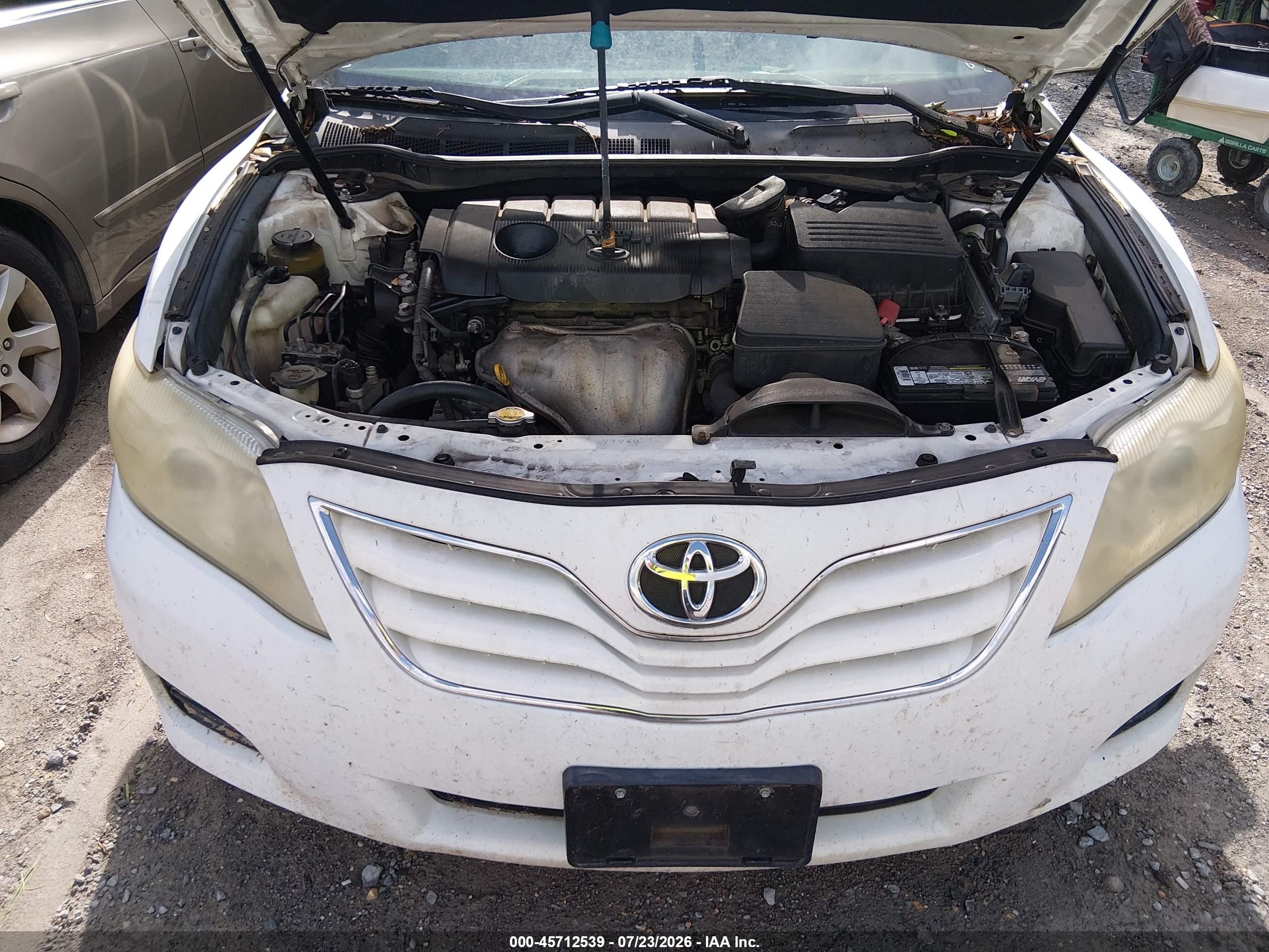 2011 Toyota Camry   White vin: 4T1BF3EK0BU698071