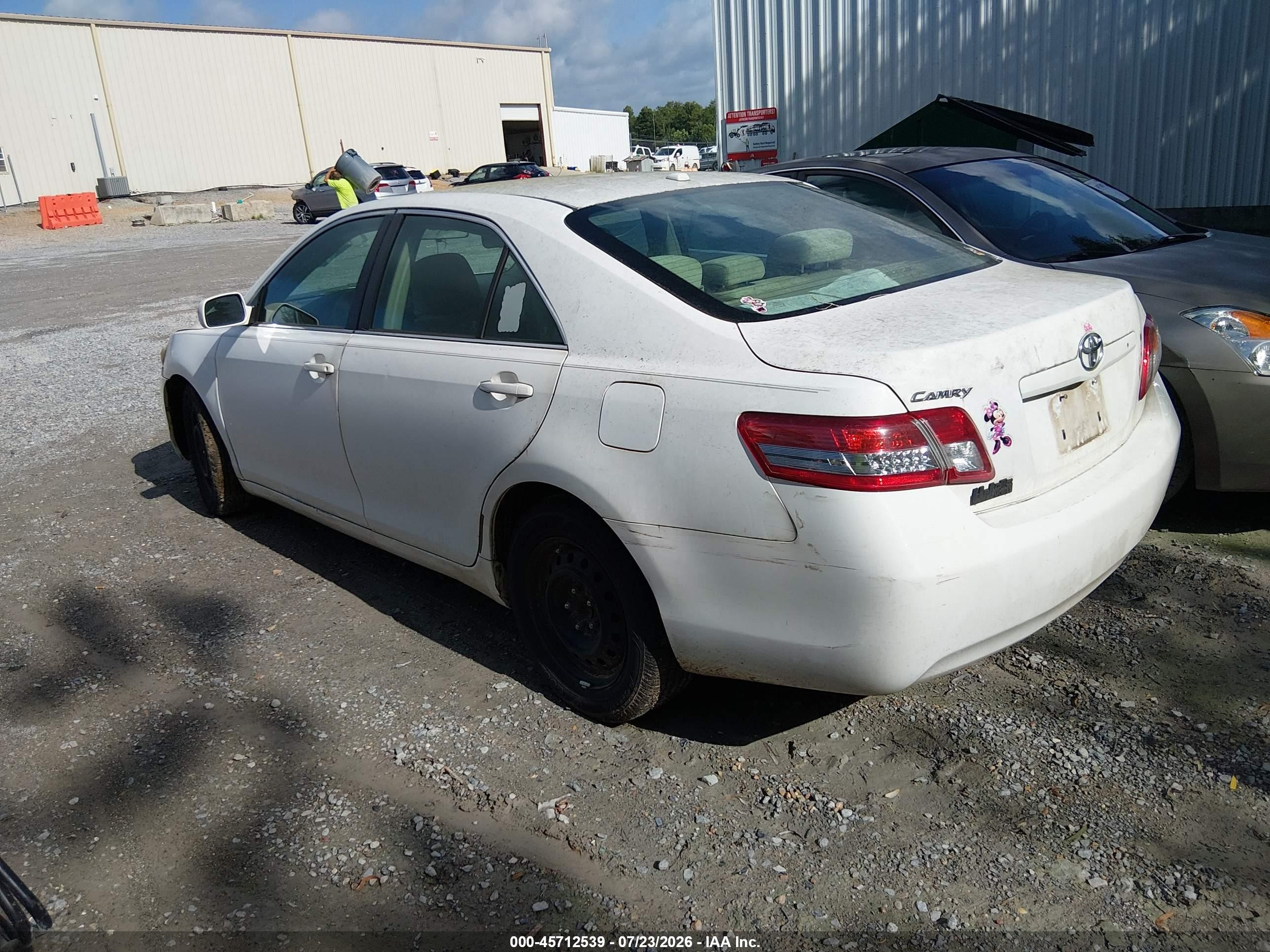 2011 Toyota Camry   White vin: 4T1BF3EK0BU698071