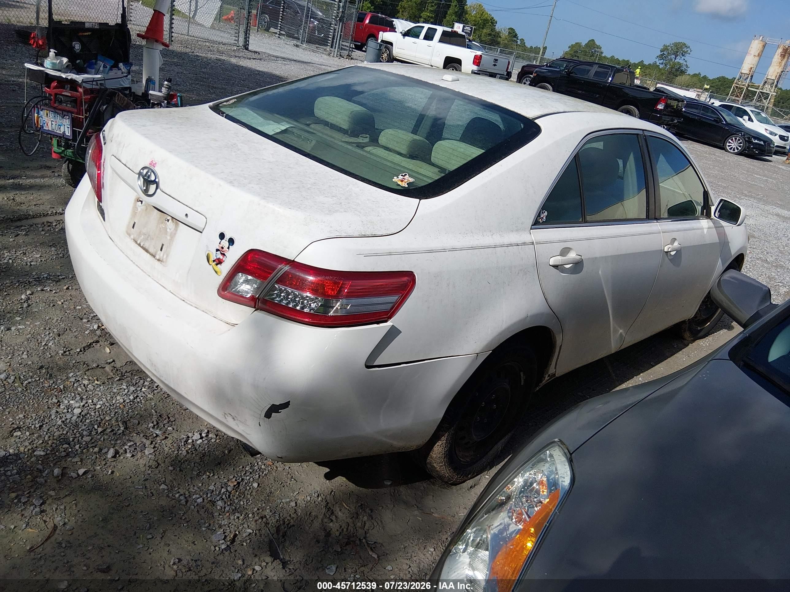 2011 Toyota Camry   White vin: 4T1BF3EK0BU698071
