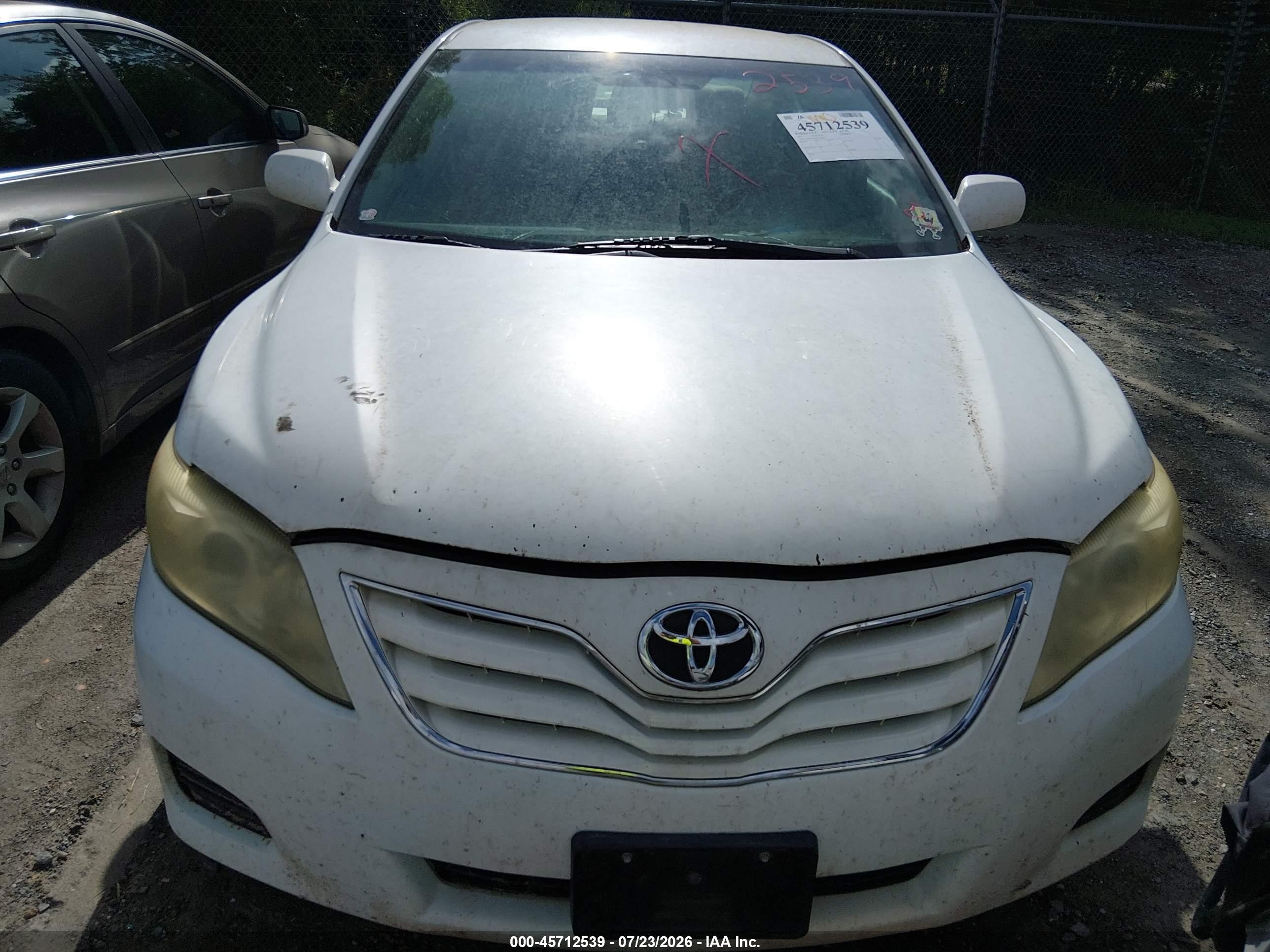 2011 Toyota Camry   White vin: 4T1BF3EK0BU698071