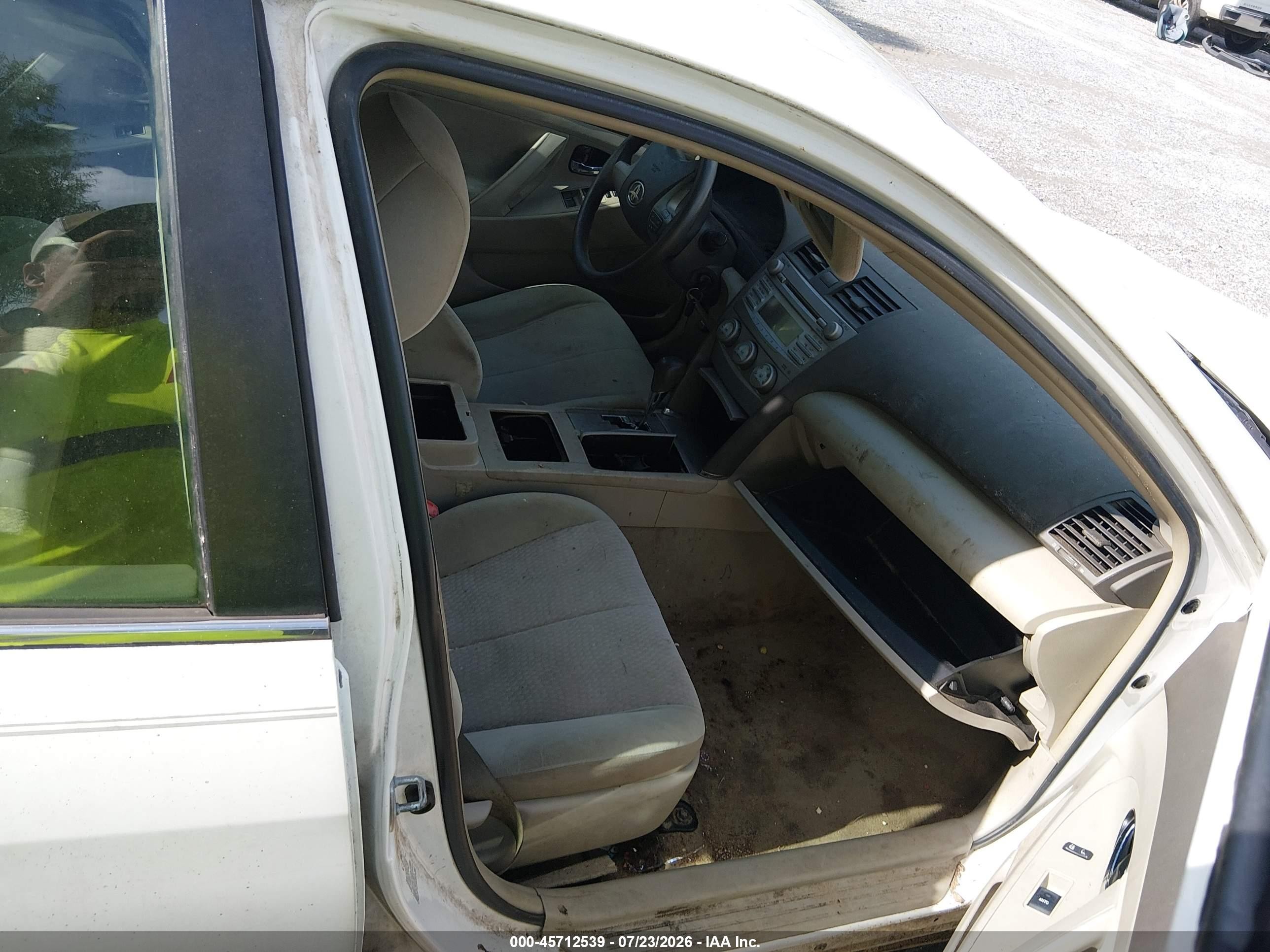 2011 Toyota Camry   White vin: 4T1BF3EK0BU698071