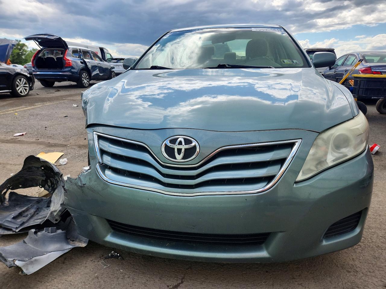 2011 Toyota Camry Le Green vin: 4T1BF3EK0BU699432