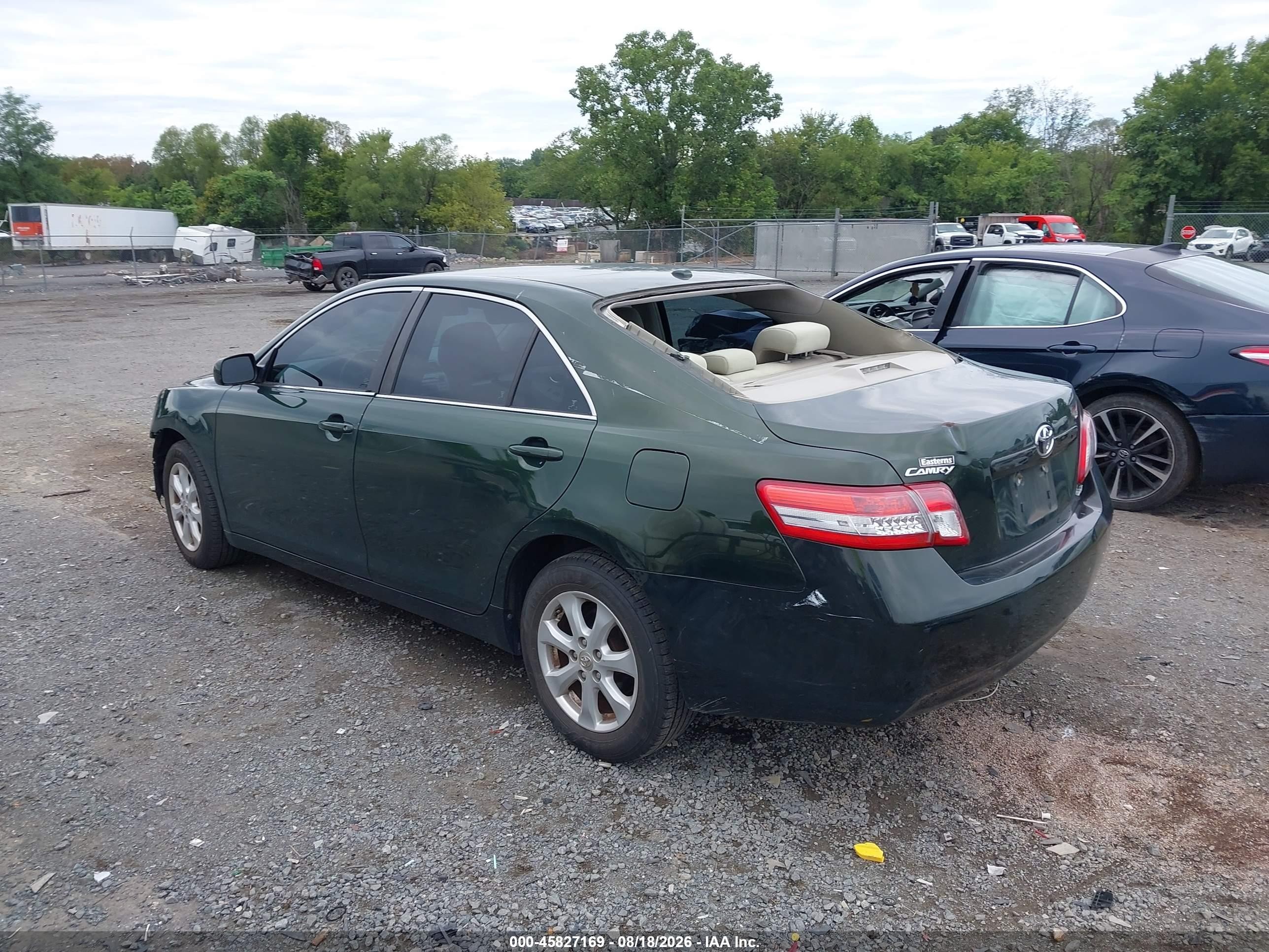2011 Toyota Camry Le Green vin: 4T1BF3EK0BU705911