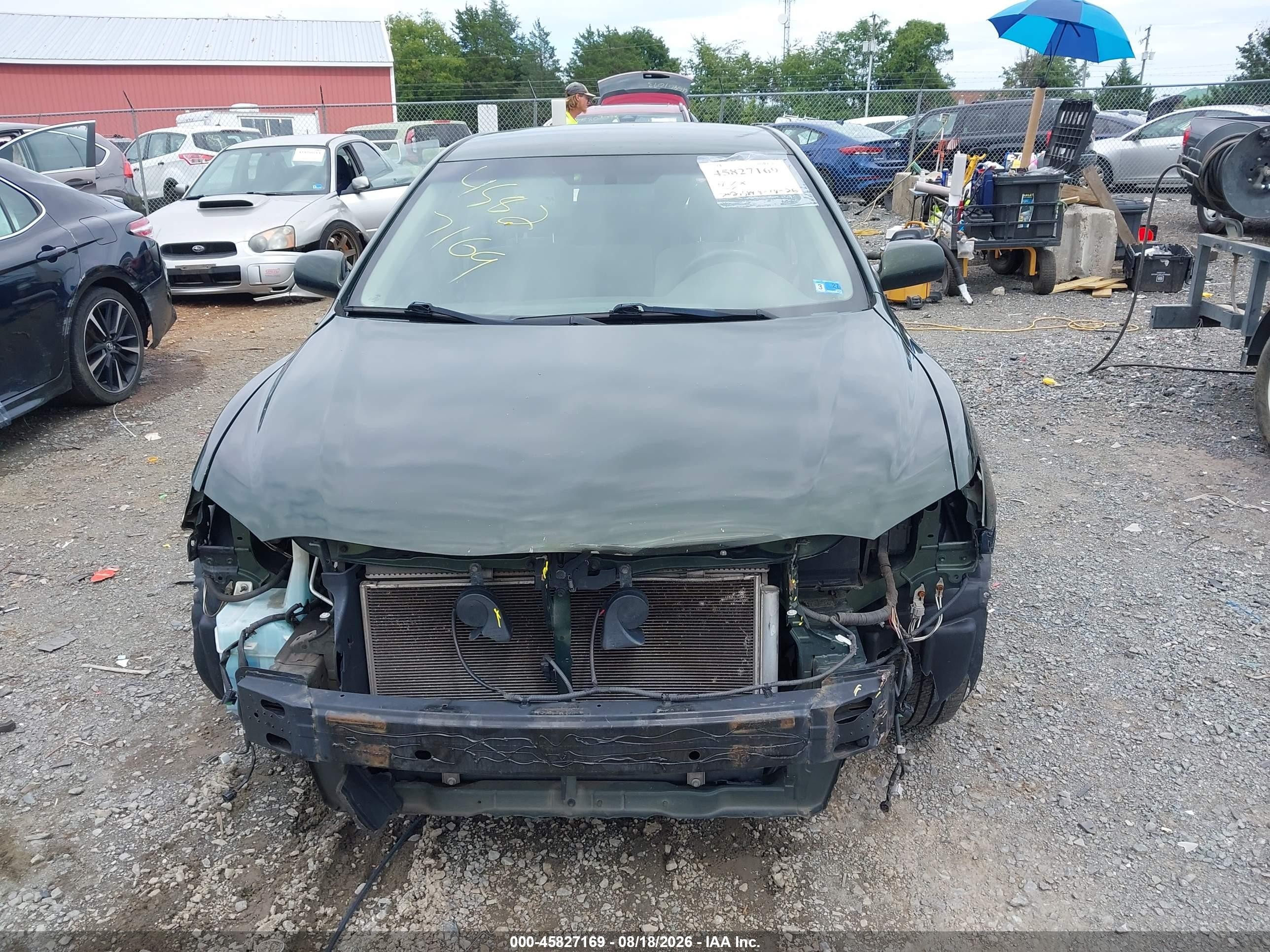 2011 Toyota Camry Le Green vin: 4T1BF3EK0BU705911