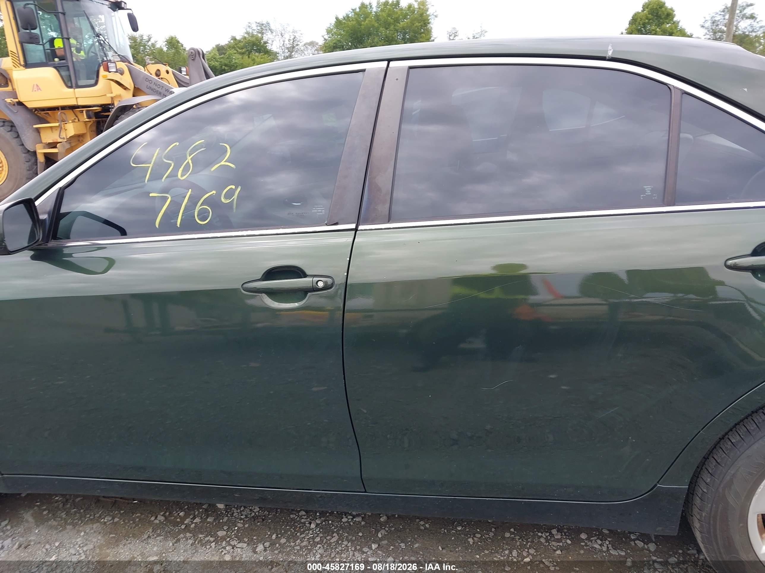 2011 Toyota Camry Le Green vin: 4T1BF3EK0BU705911