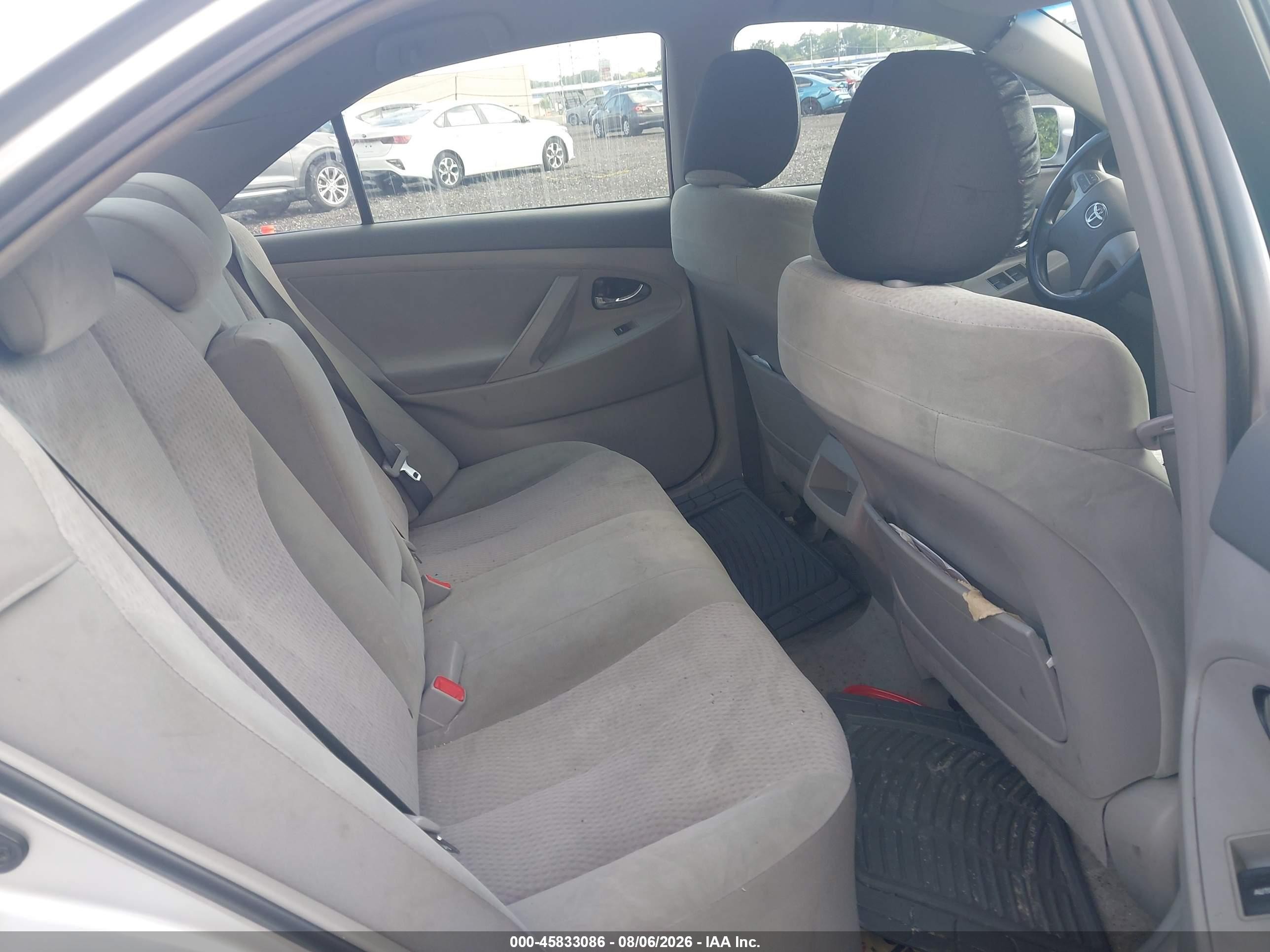 2011 Toyota Camry Le Gray vin: 4T1BF3EK0BU706282