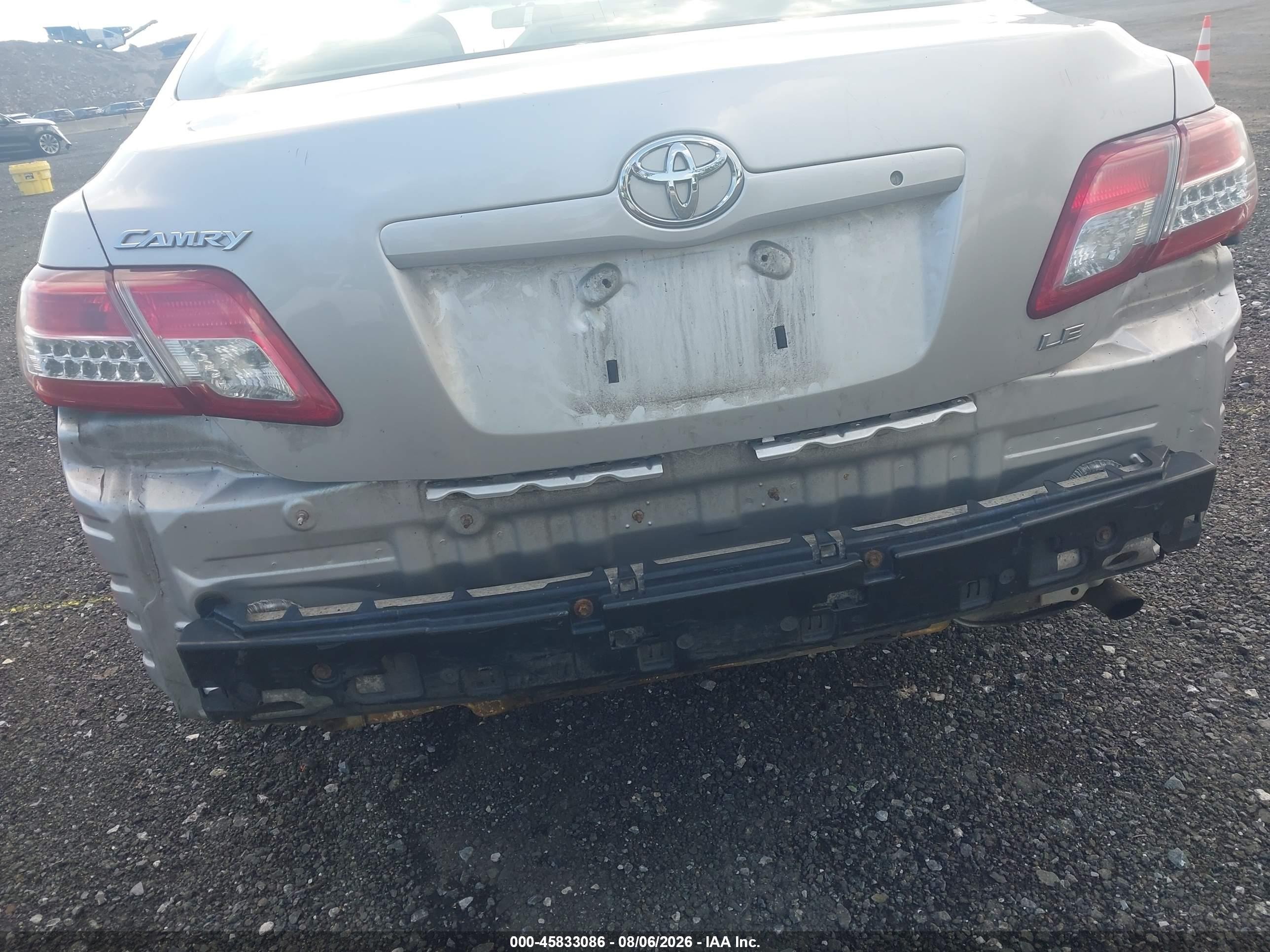 2011 Toyota Camry Le Gray vin: 4T1BF3EK0BU706282