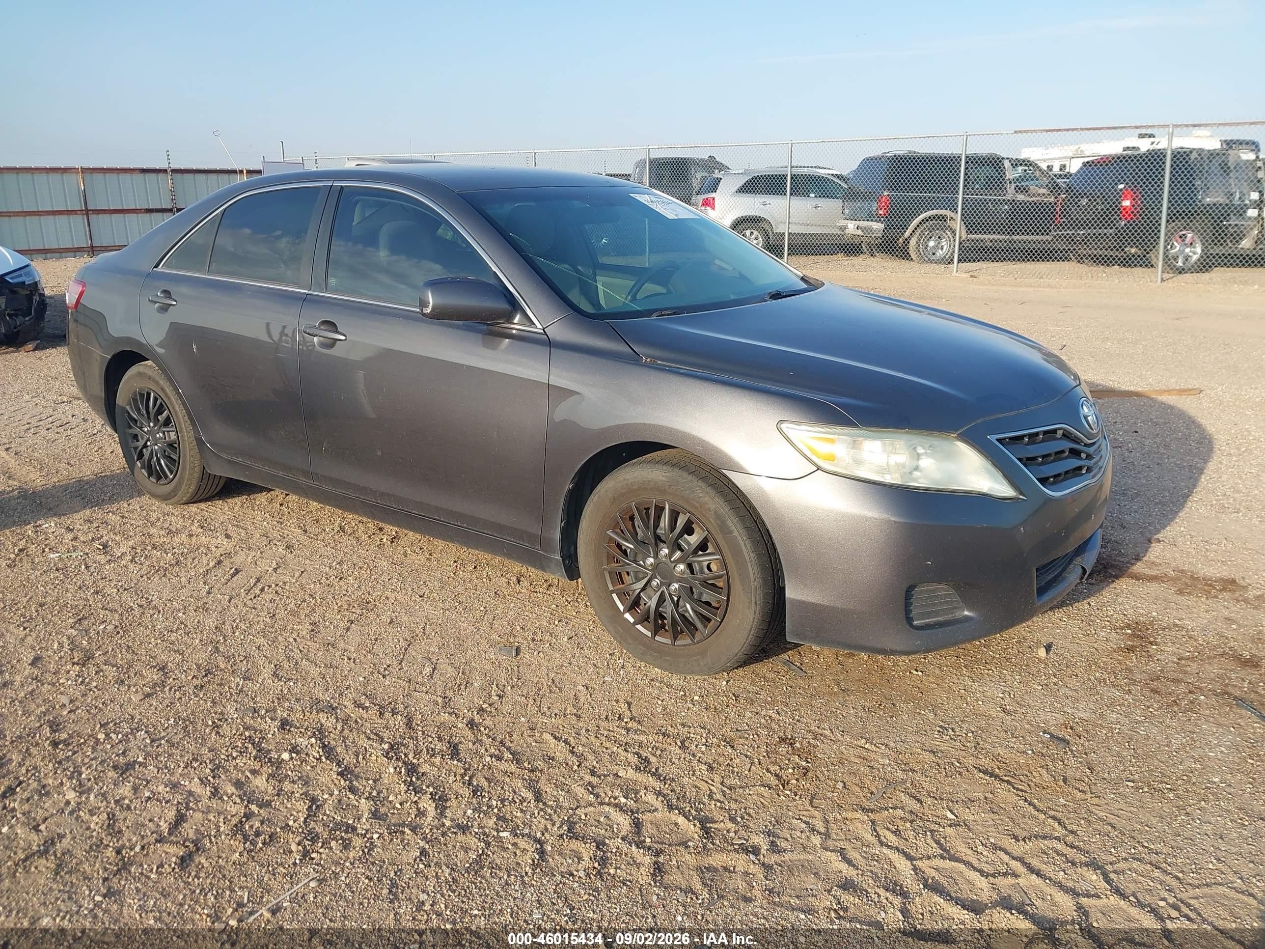2011 Toyota Camry Le Gray vin: 4T1BF3EK0BU713829