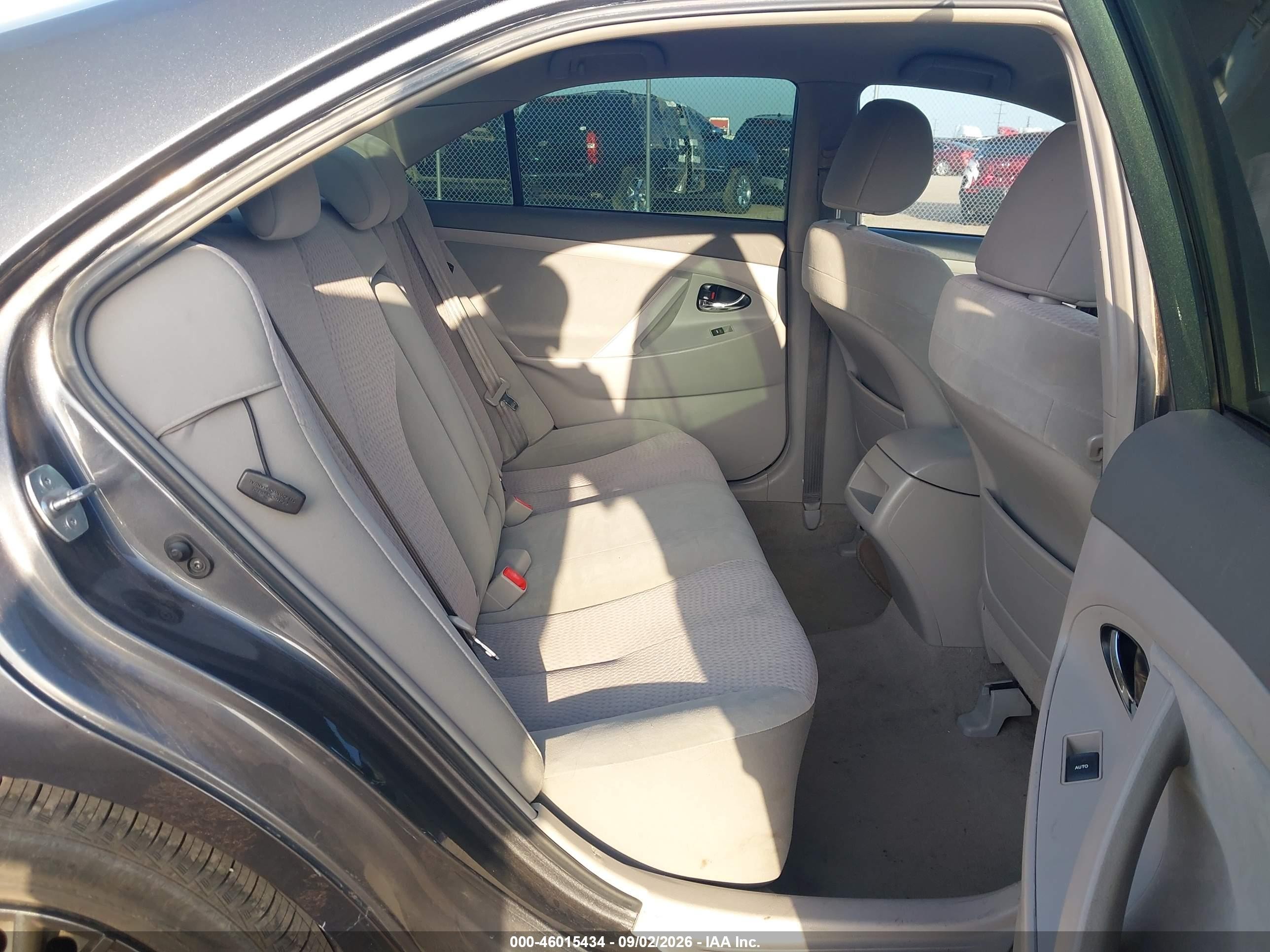 2011 Toyota Camry Le Gray vin: 4T1BF3EK0BU713829