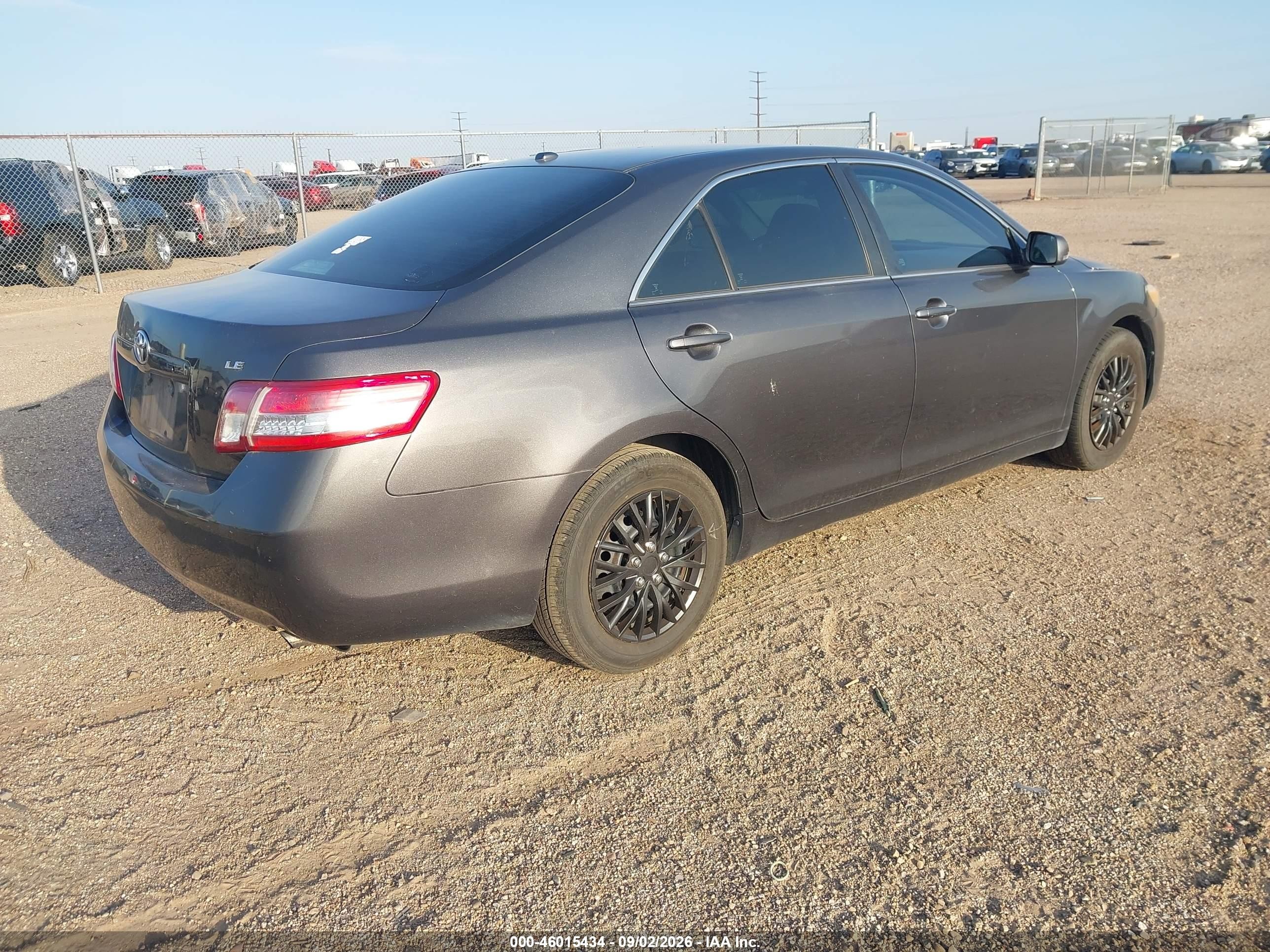 2011 Toyota Camry Le Gray vin: 4T1BF3EK0BU713829