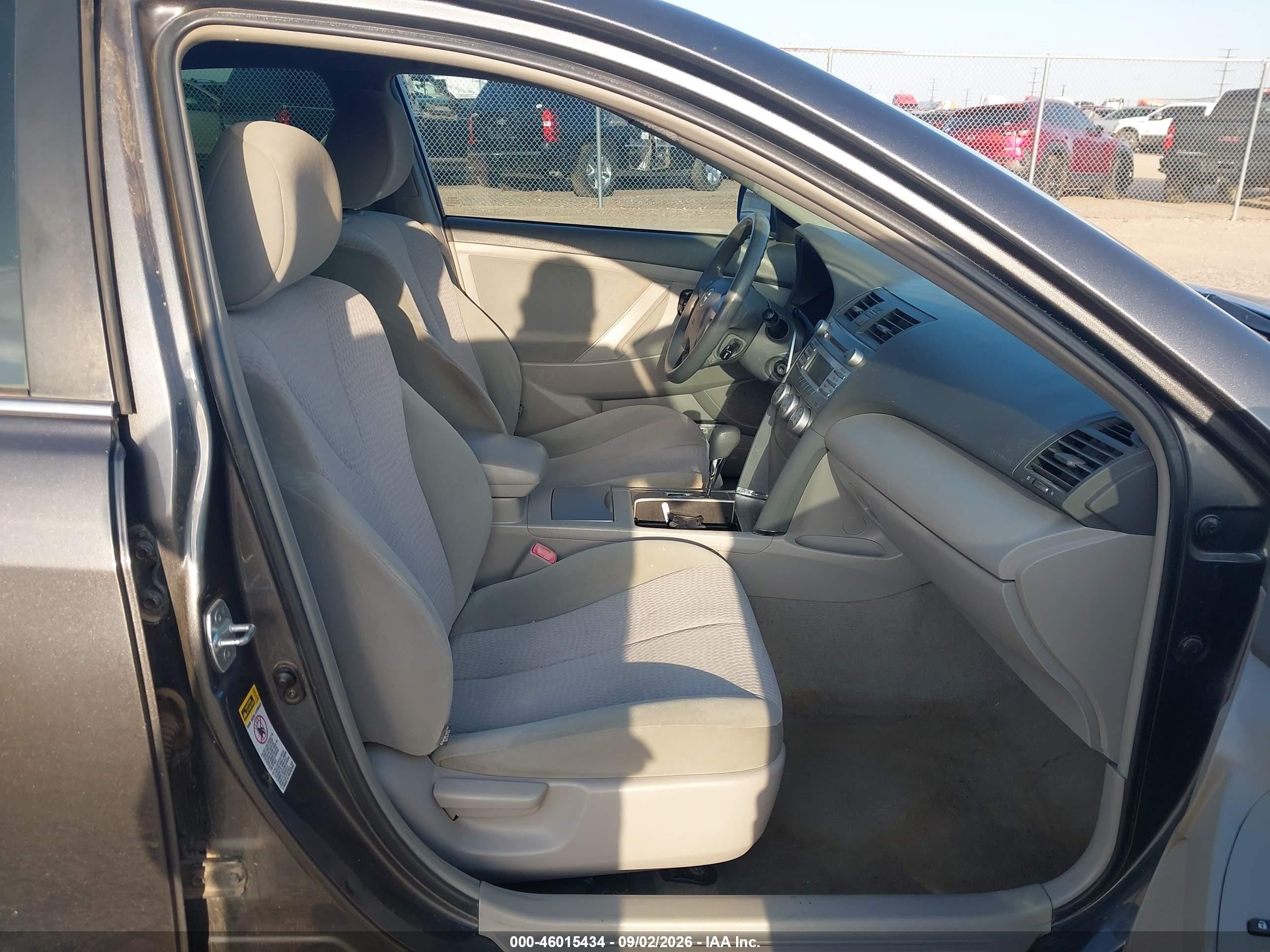 2011 Toyota Camry Le Gray vin: 4T1BF3EK0BU713829