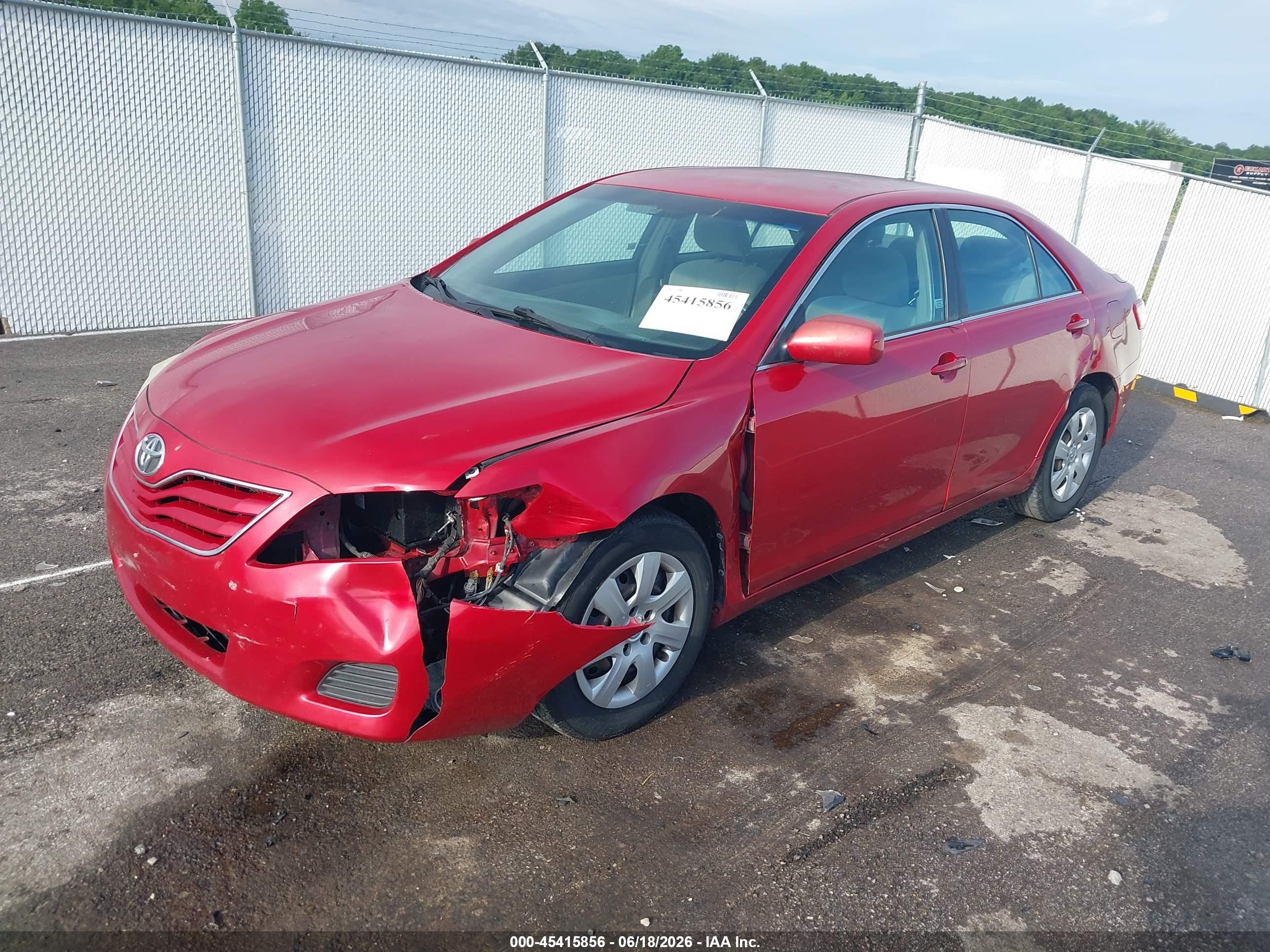 2011 Toyota Camry Le Red vin: 4T1BF3EK0BU718772