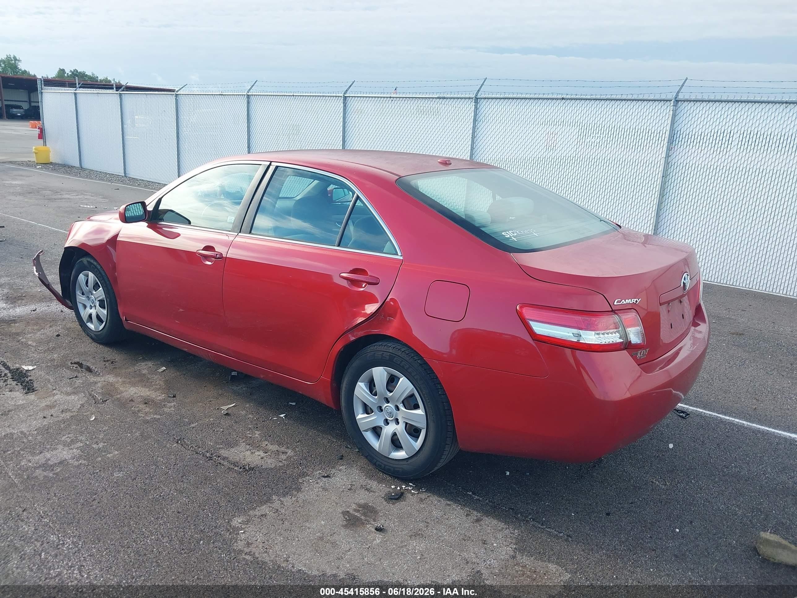 2011 Toyota Camry Le Red vin: 4T1BF3EK0BU718772