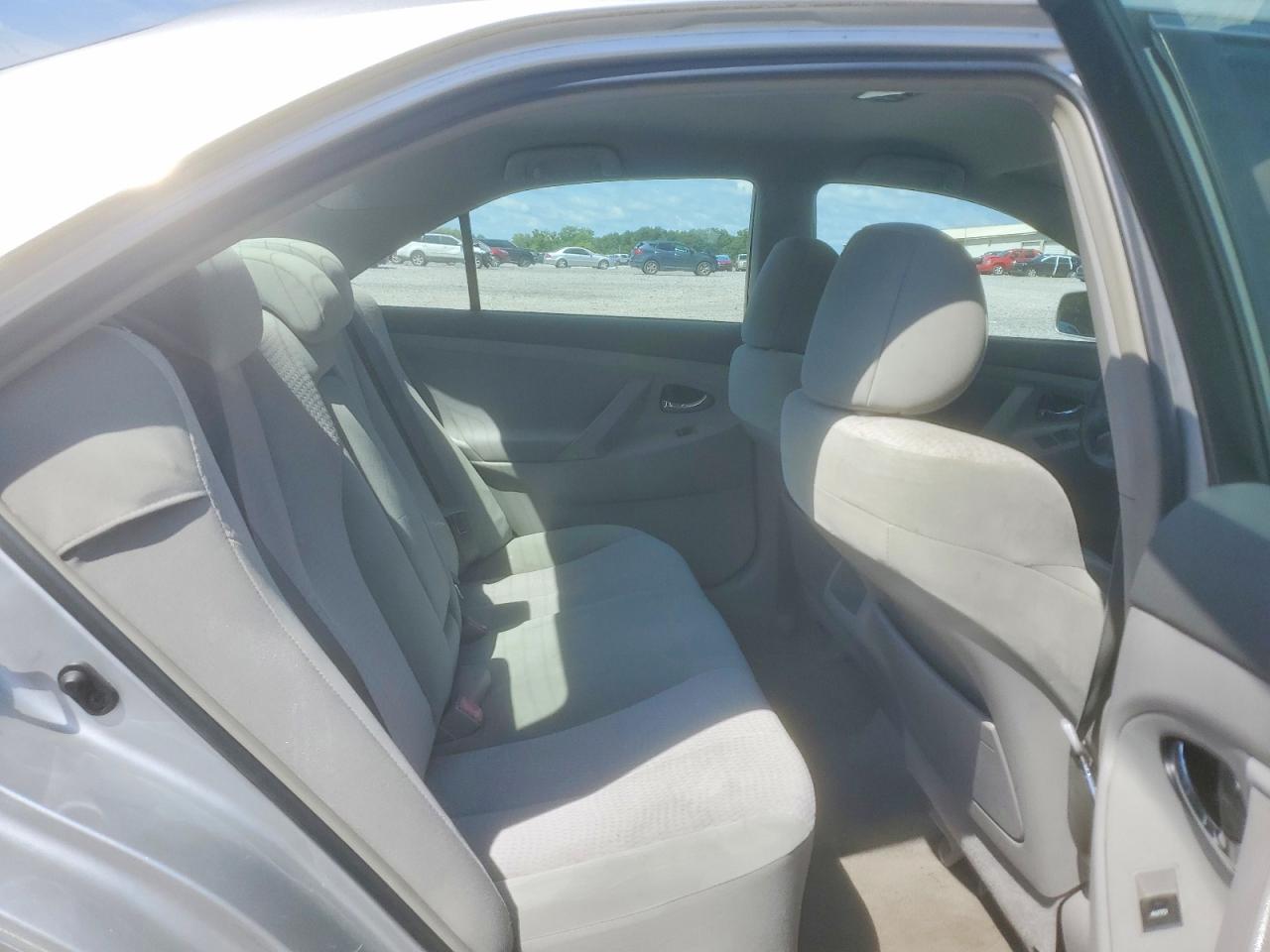2011 Toyota Camry Le Silver vin: 4T1BF3EK0BU719792