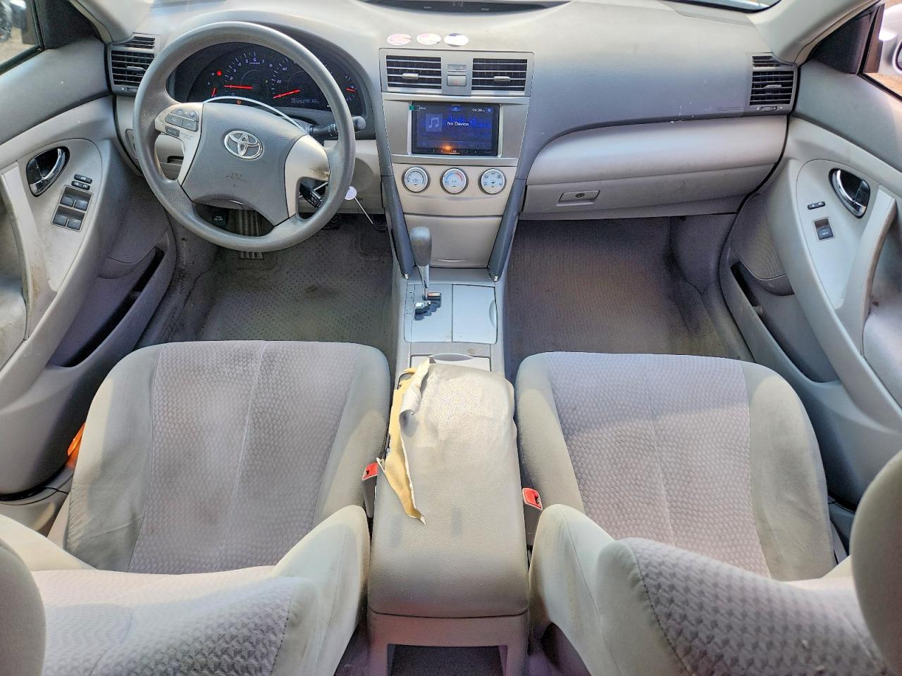 2011 Toyota Camry Le Silver vin: 4T1BF3EK0BU720070