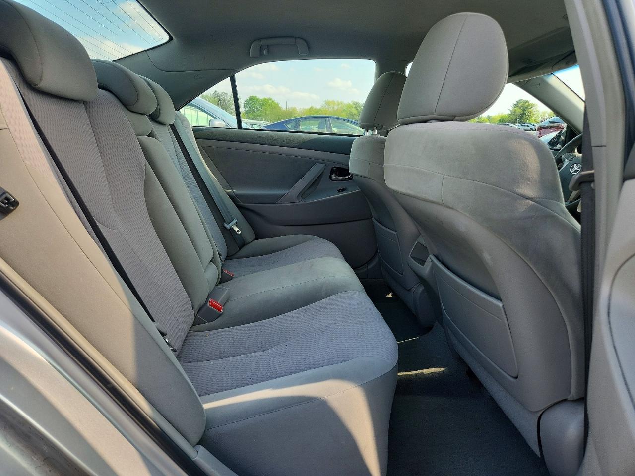 2011 Toyota Camry Le Silver vin: 4T1BF3EK0BU720070
