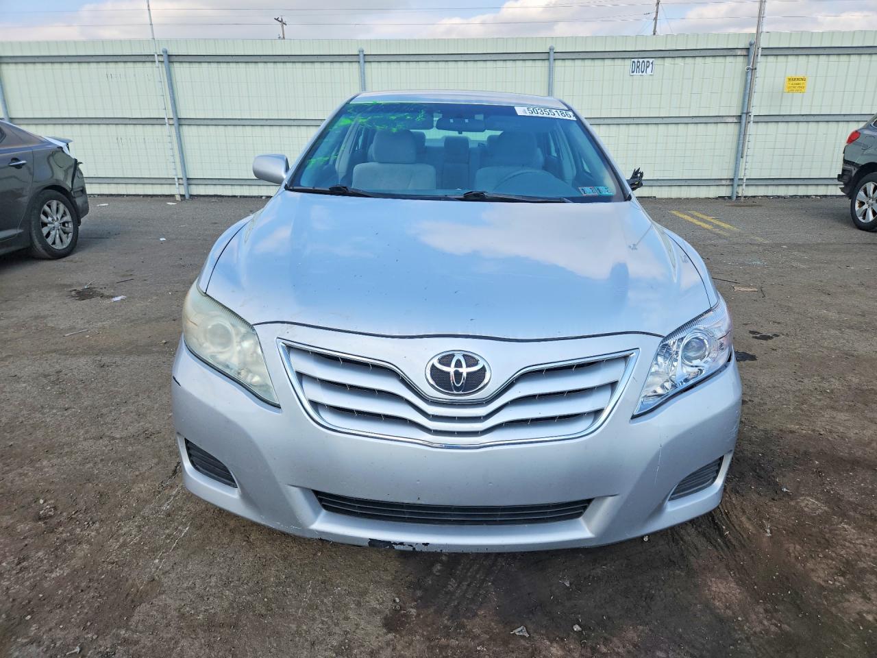 2011 Toyota Camry Le Silver vin: 4T1BF3EK0BU720070
