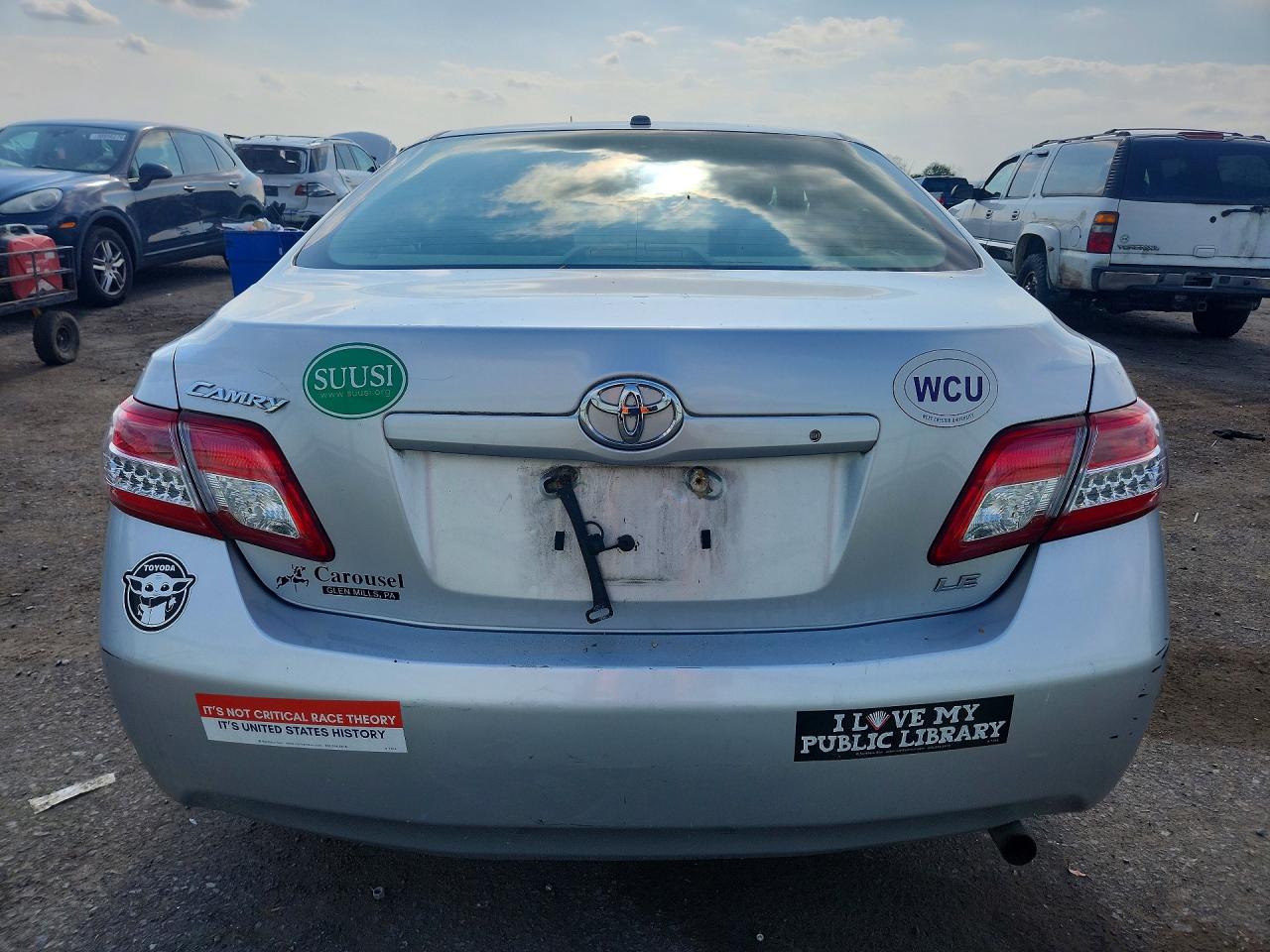 2011 Toyota Camry Le Silver vin: 4T1BF3EK0BU720070