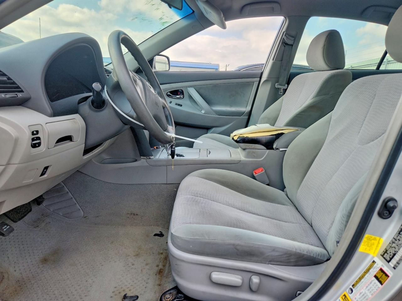 2011 Toyota Camry Le Silver vin: 4T1BF3EK0BU720070