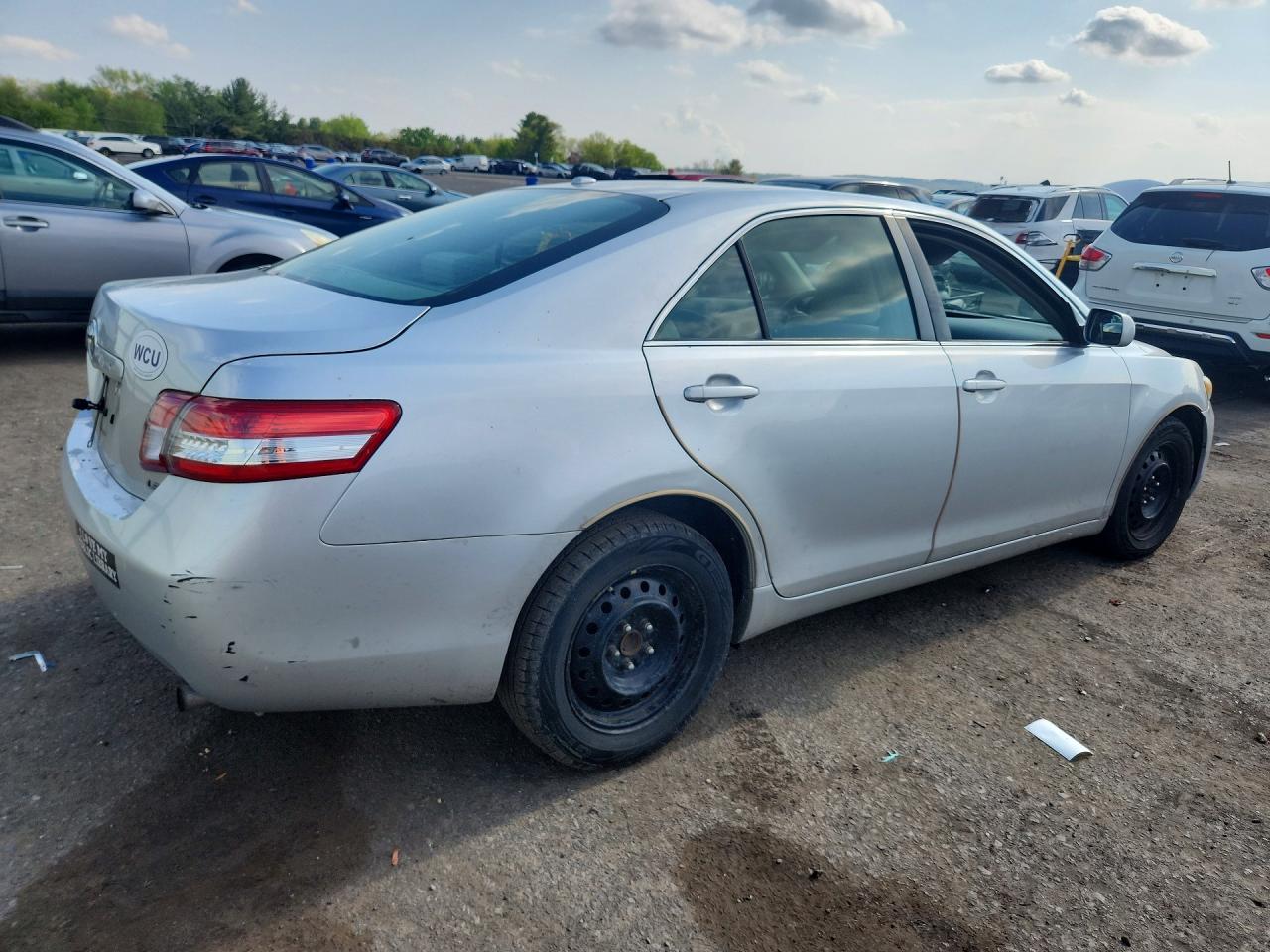 2011 Toyota Camry Le Silver vin: 4T1BF3EK0BU720070