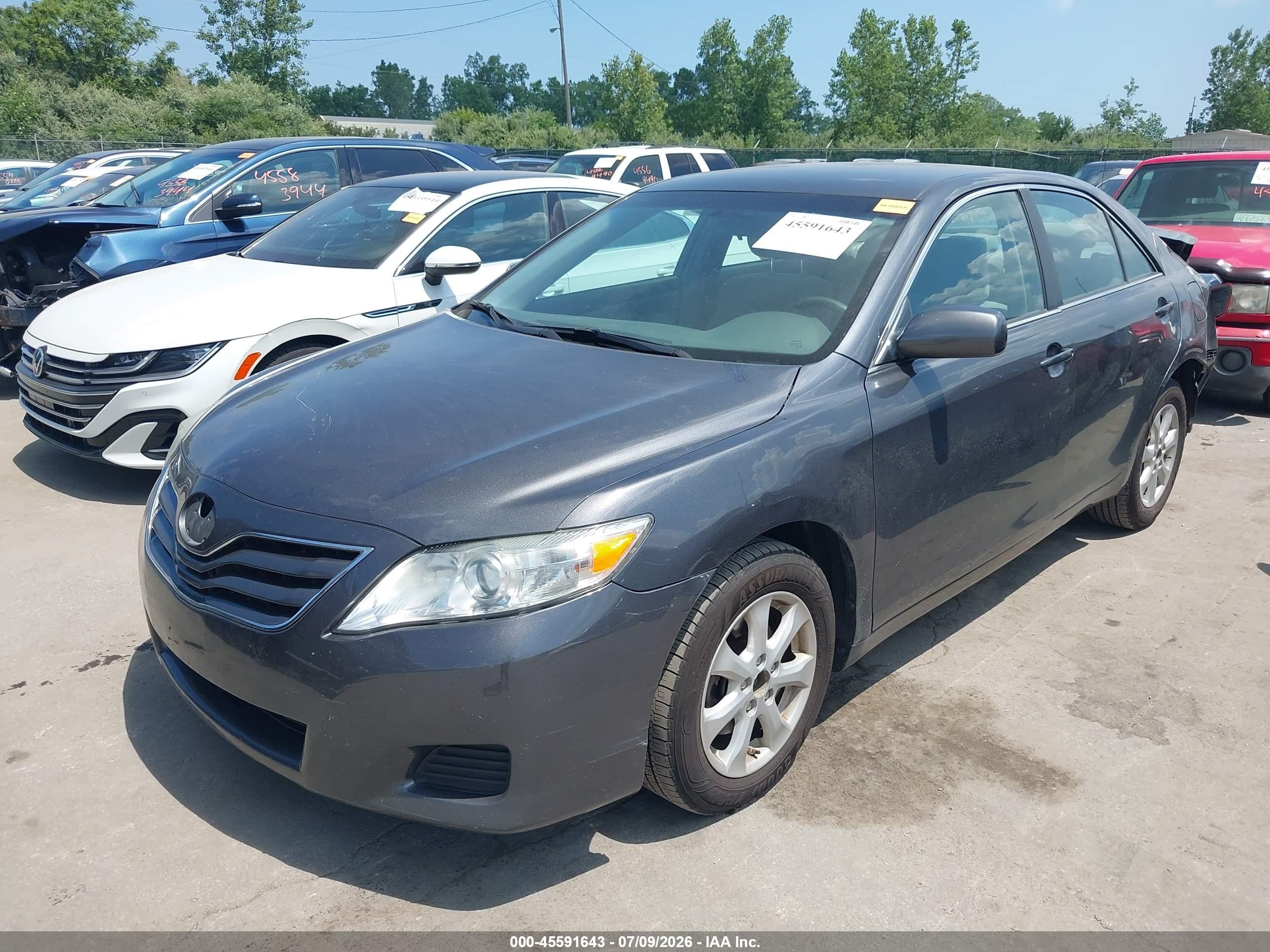 2011 Toyota Camry Le Gray vin: 4T1BF3EK0BU720604