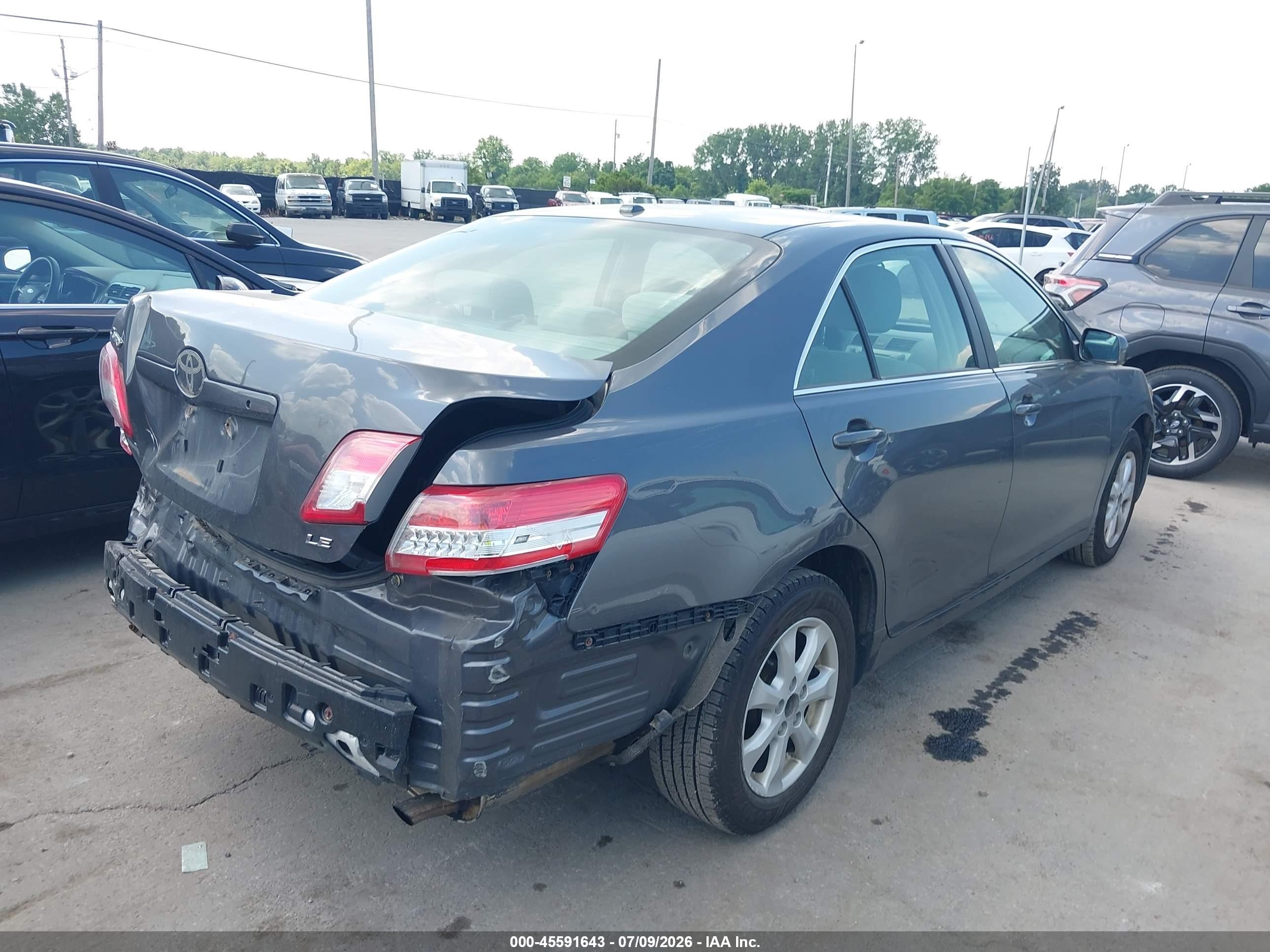 2011 Toyota Camry Le Gray vin: 4T1BF3EK0BU720604