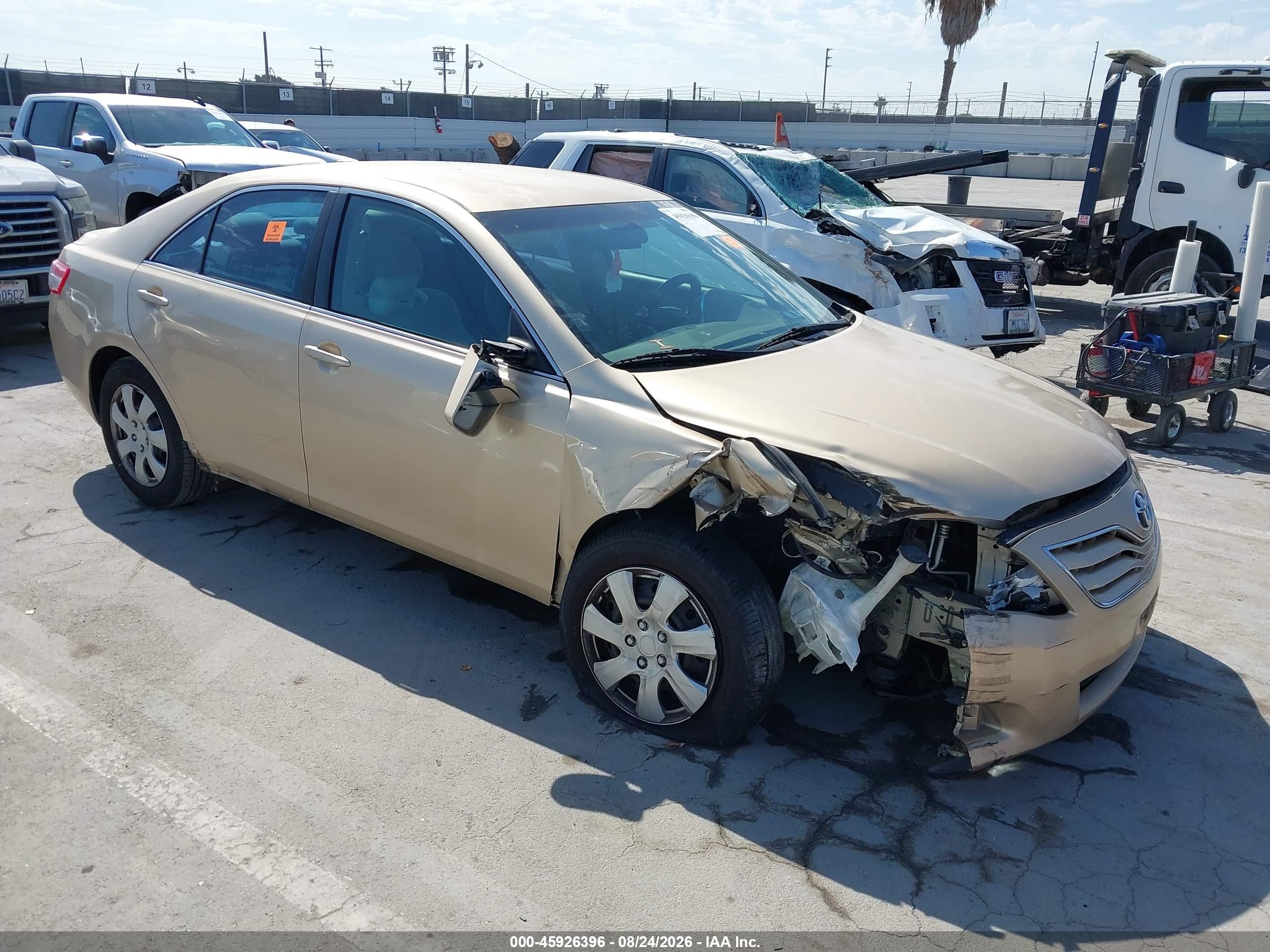2011 Toyota Camry Le Gold vin: 4T1BF3EK0BU722210