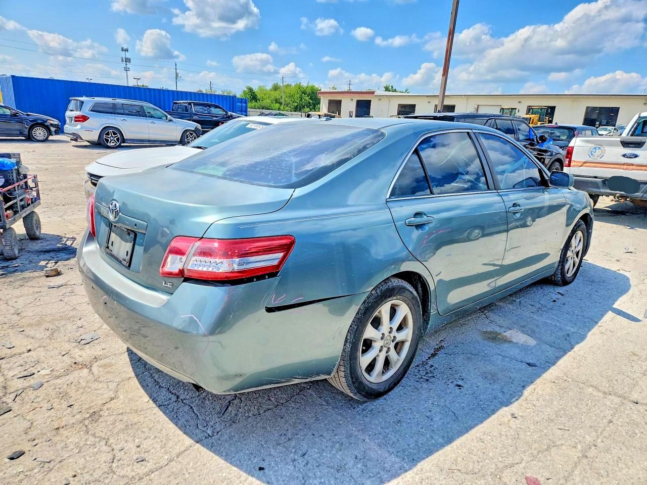 2011 Toyota Camry Le Green vin: 4T1BF3EK0BU722806
