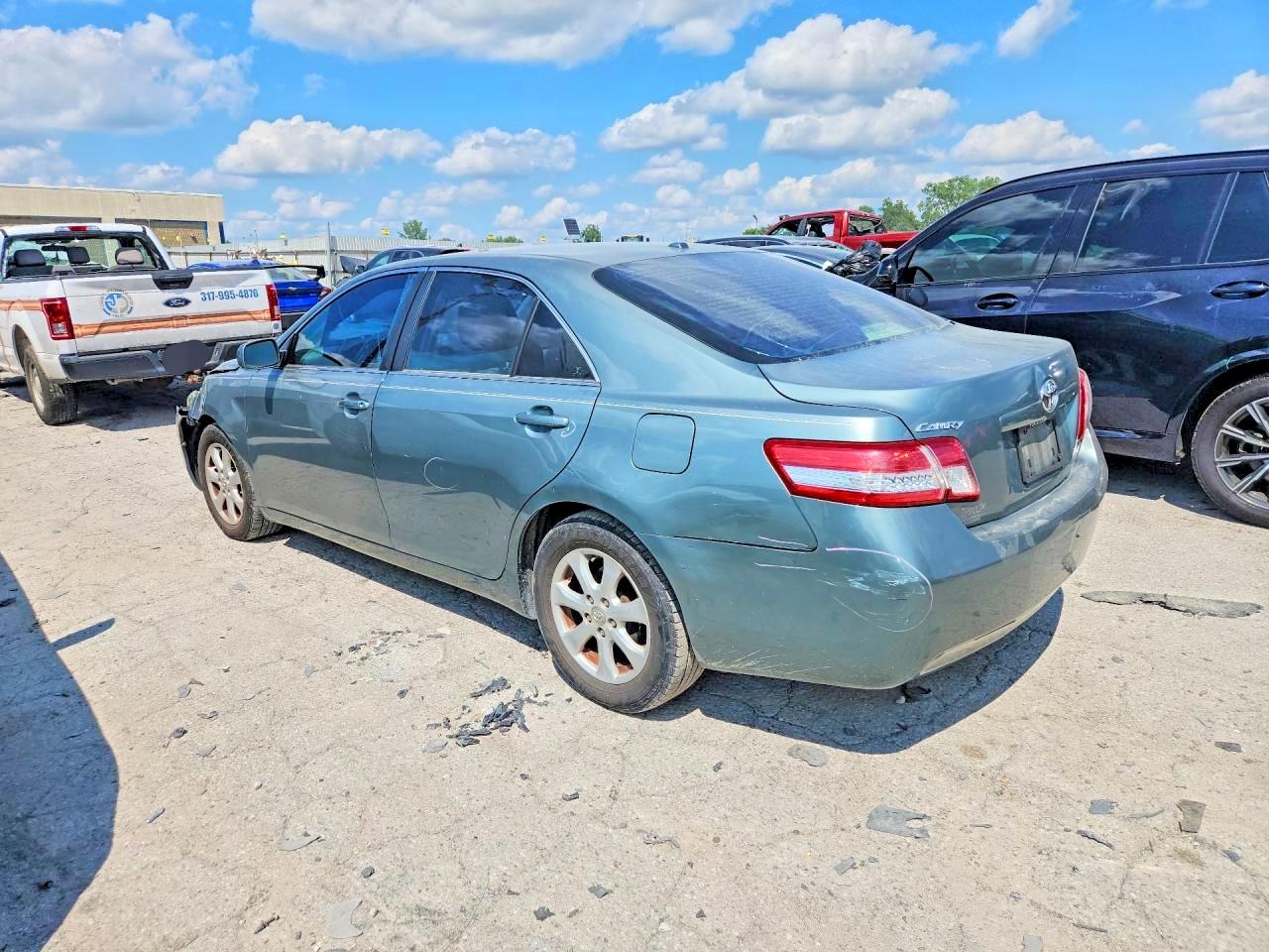 2011 Toyota Camry Le Green vin: 4T1BF3EK0BU722806