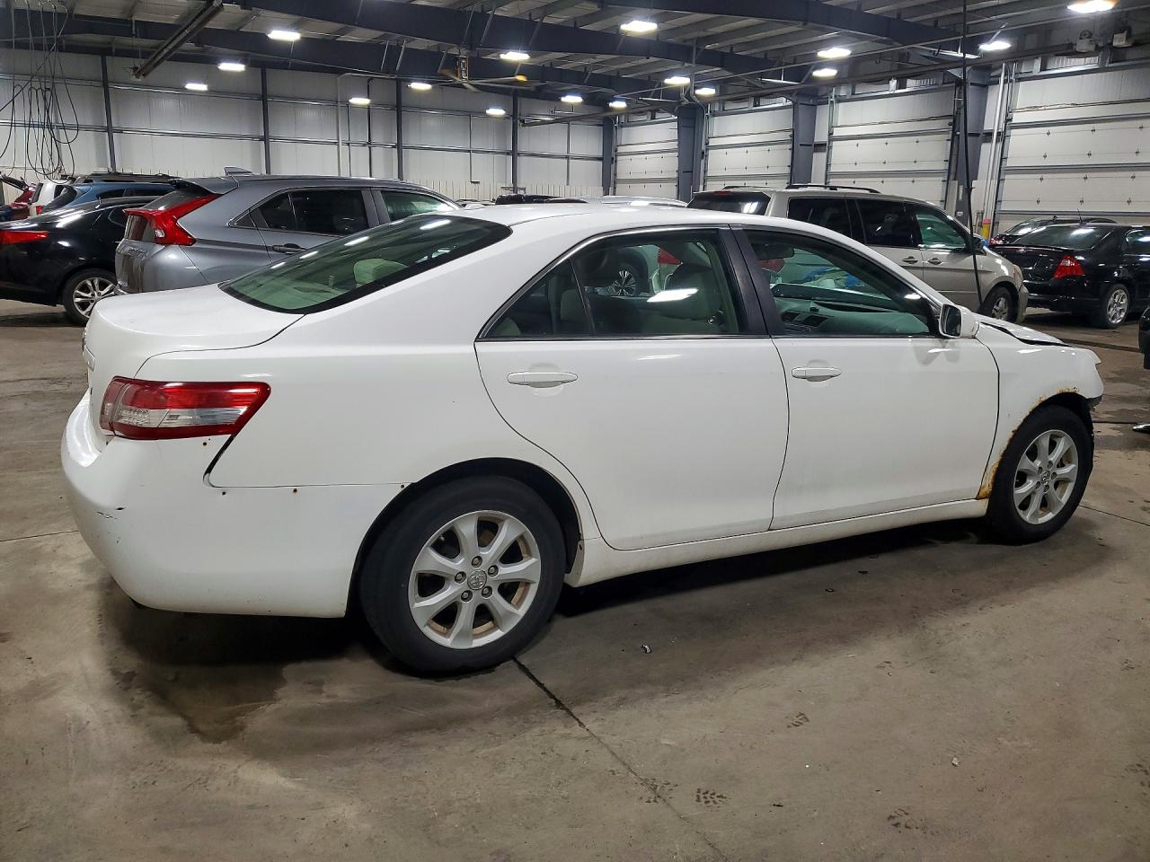 2011 Toyota Camry Le White vin: 4T1BF3EK0BU728623