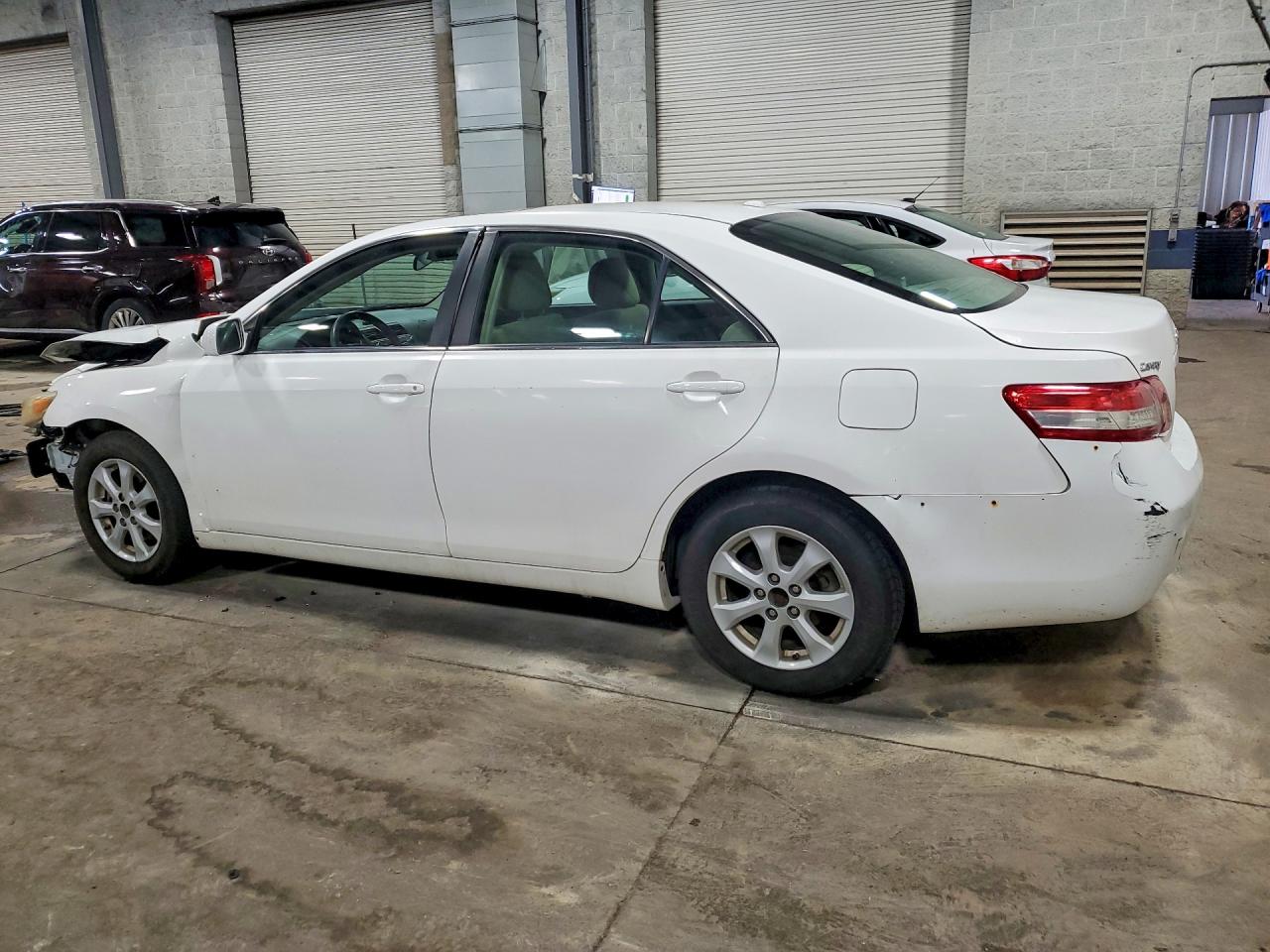 2011 Toyota Camry Le White vin: 4T1BF3EK0BU728623
