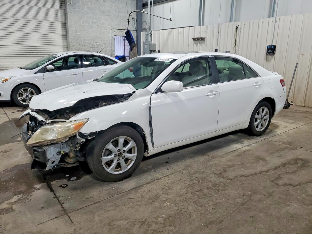 2011 Toyota Camry Le White vin: 4T1BF3EK0BU728623