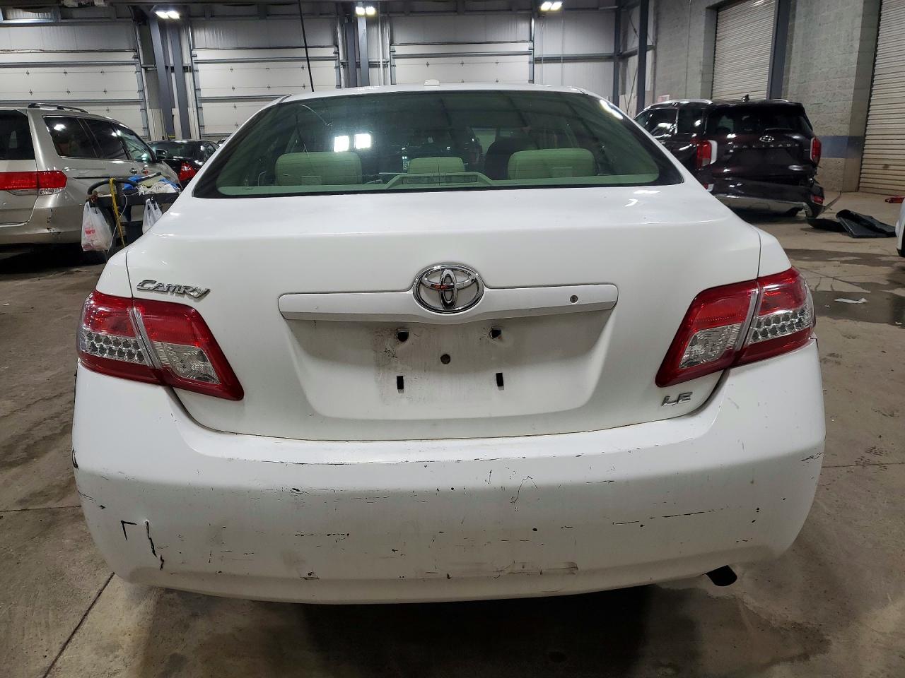 2011 Toyota Camry Le White vin: 4T1BF3EK0BU728623